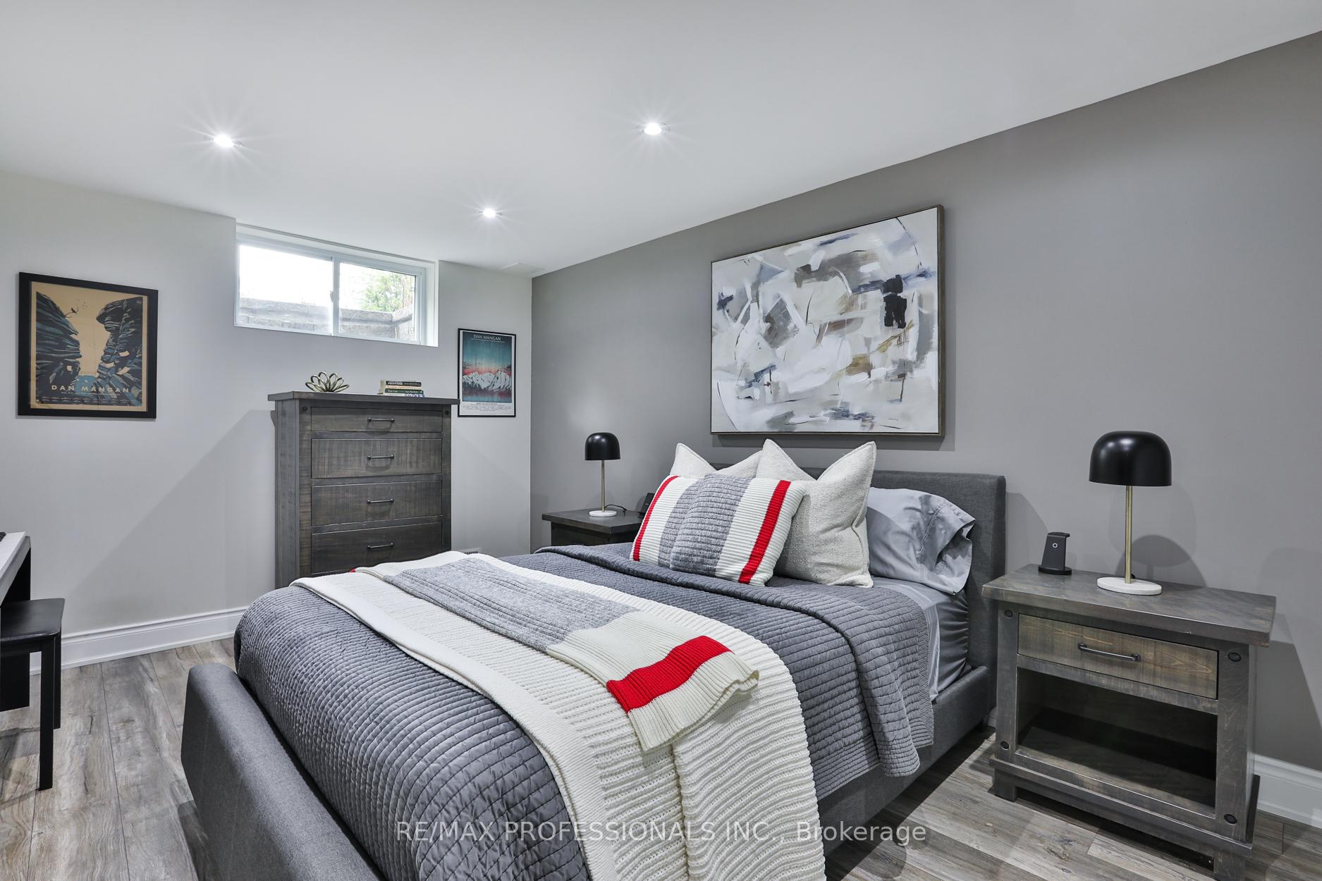 Photo 45 of 11 Cranleigh Court, Etobicoke, Edenbridge-Humber Valley — HOMEH