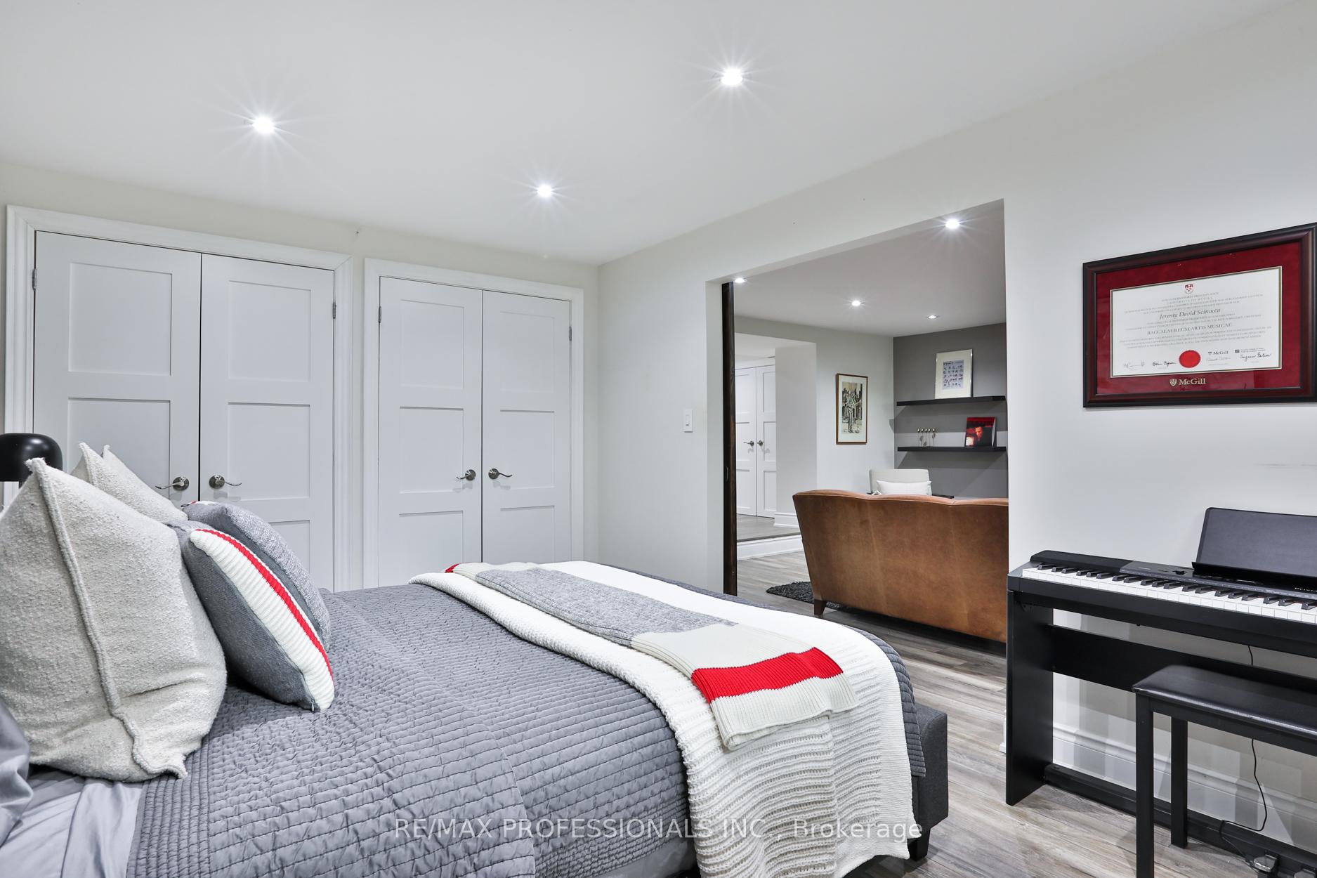 Photo 46 of 11 Cranleigh Court, Etobicoke, Edenbridge-Humber Valley — HOMEH