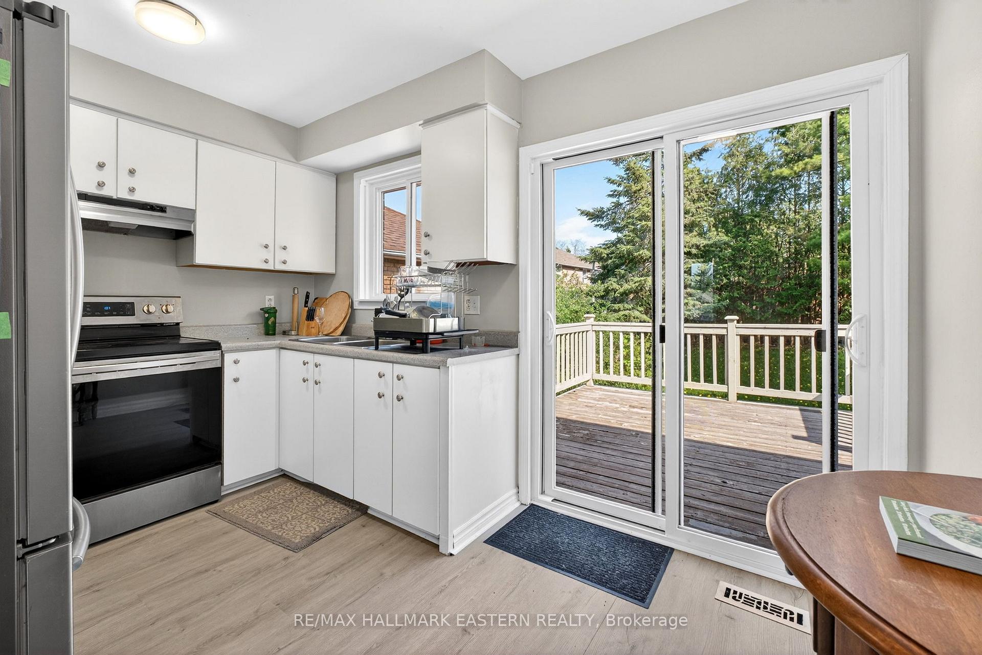 Photo 10 of 285 Towerhill Road, Peterborough, Northcrest Ward 5 — HOMEH