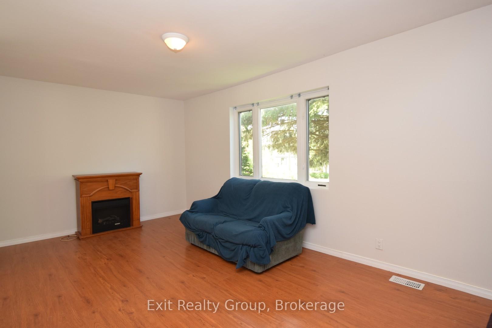 Photo 3 of 11 Flindall Street, Quinte West, Trenton Ward — HOMEH