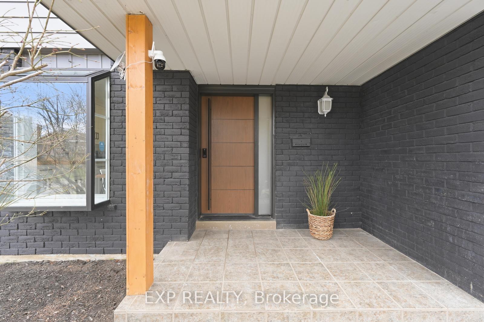 Photo 4 of 948 Downing Court, Oshawa, Centennial — HOMEH