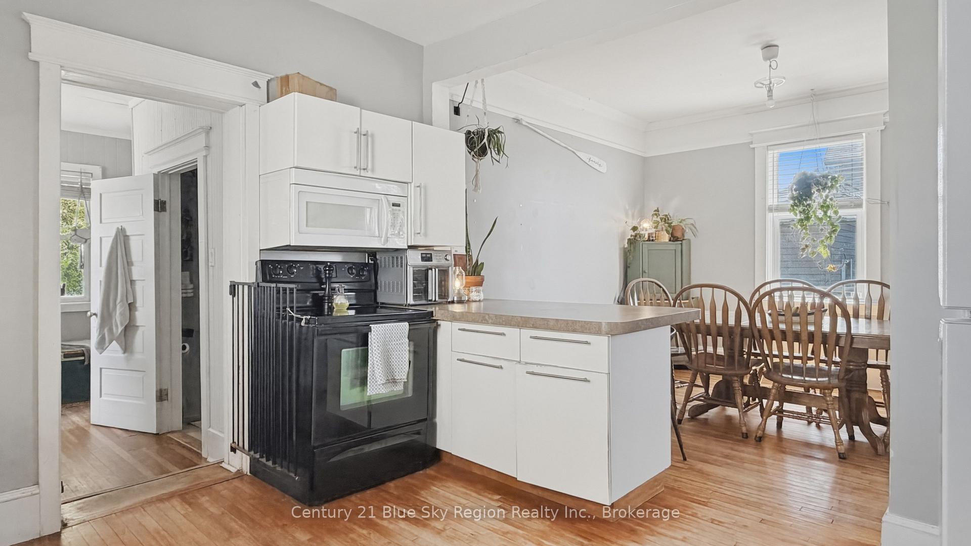 Photo 3 of 126 Third Avenue E, North Bay, Central — HOMEH
