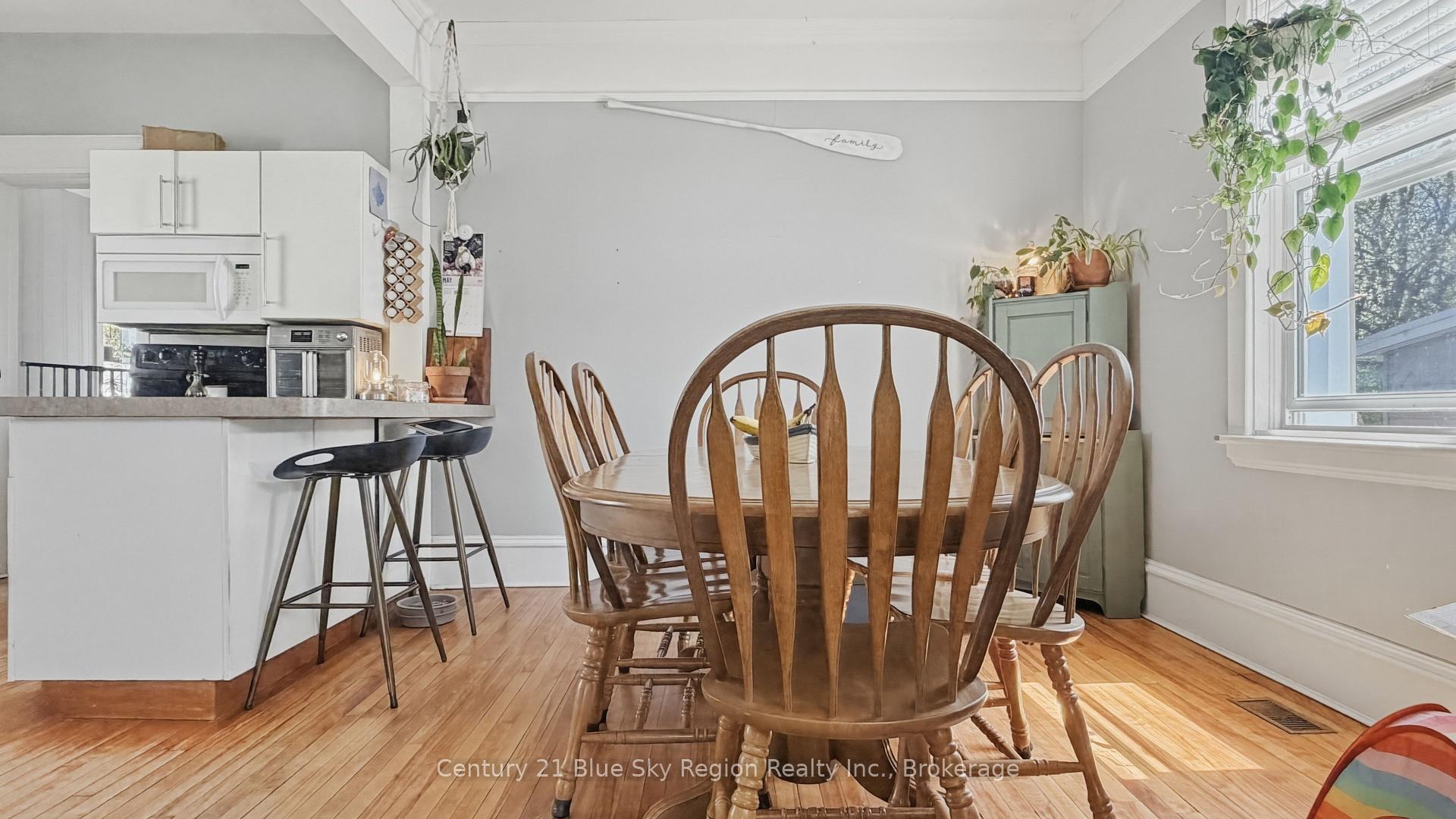 Photo 4 of 126 Third Avenue E, North Bay, Central — HOMEH