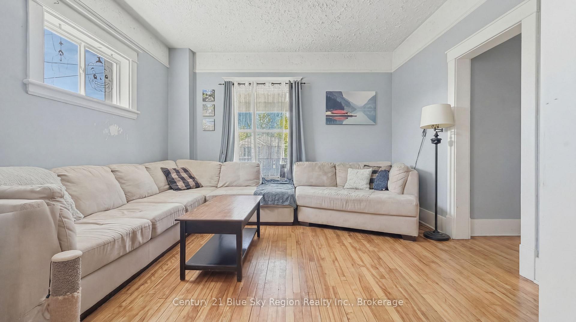 Photo 5 of 126 Third Avenue E, North Bay, Central — HOMEH