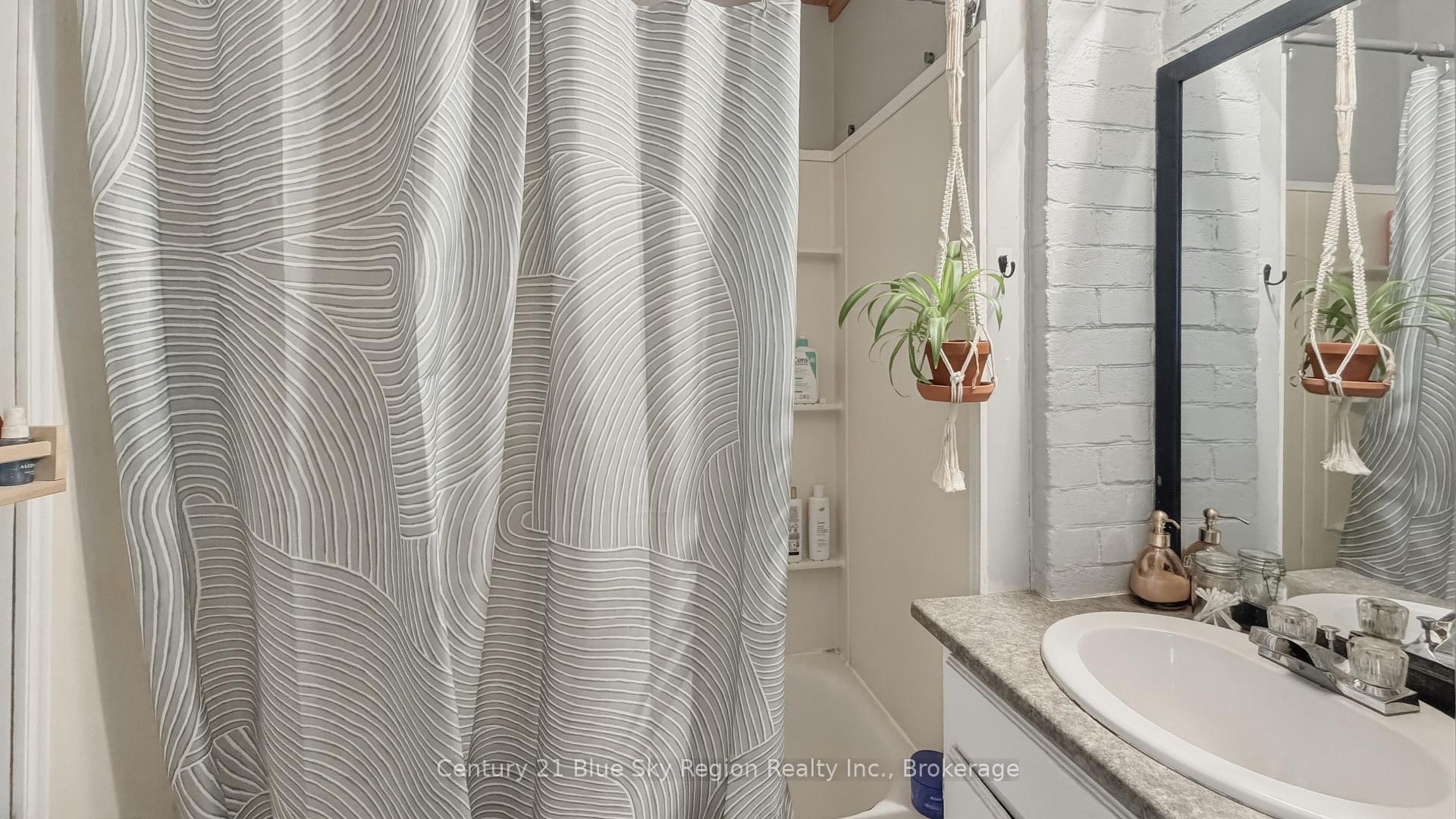 Photo 8 of 126 Third Avenue E, North Bay, Central — HOMEH