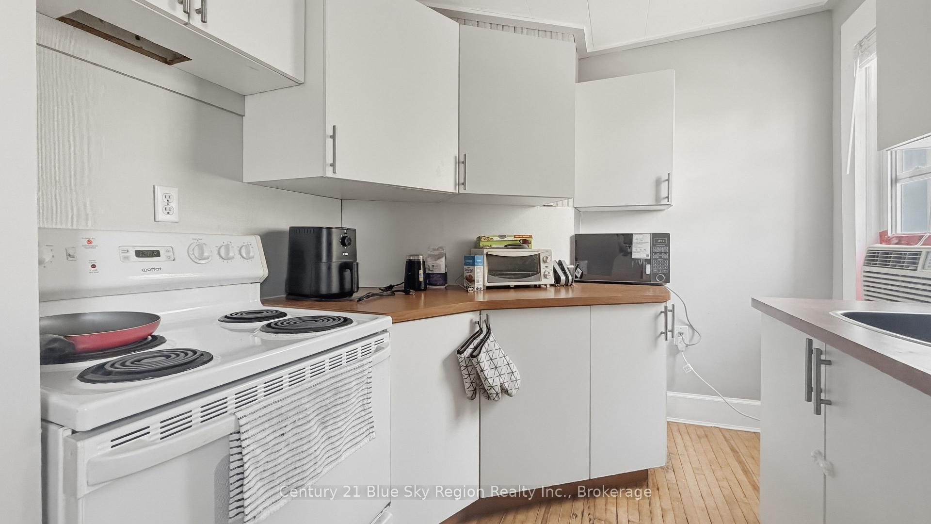 Photo 10 of 126 Third Avenue E, North Bay, Central — HOMEH