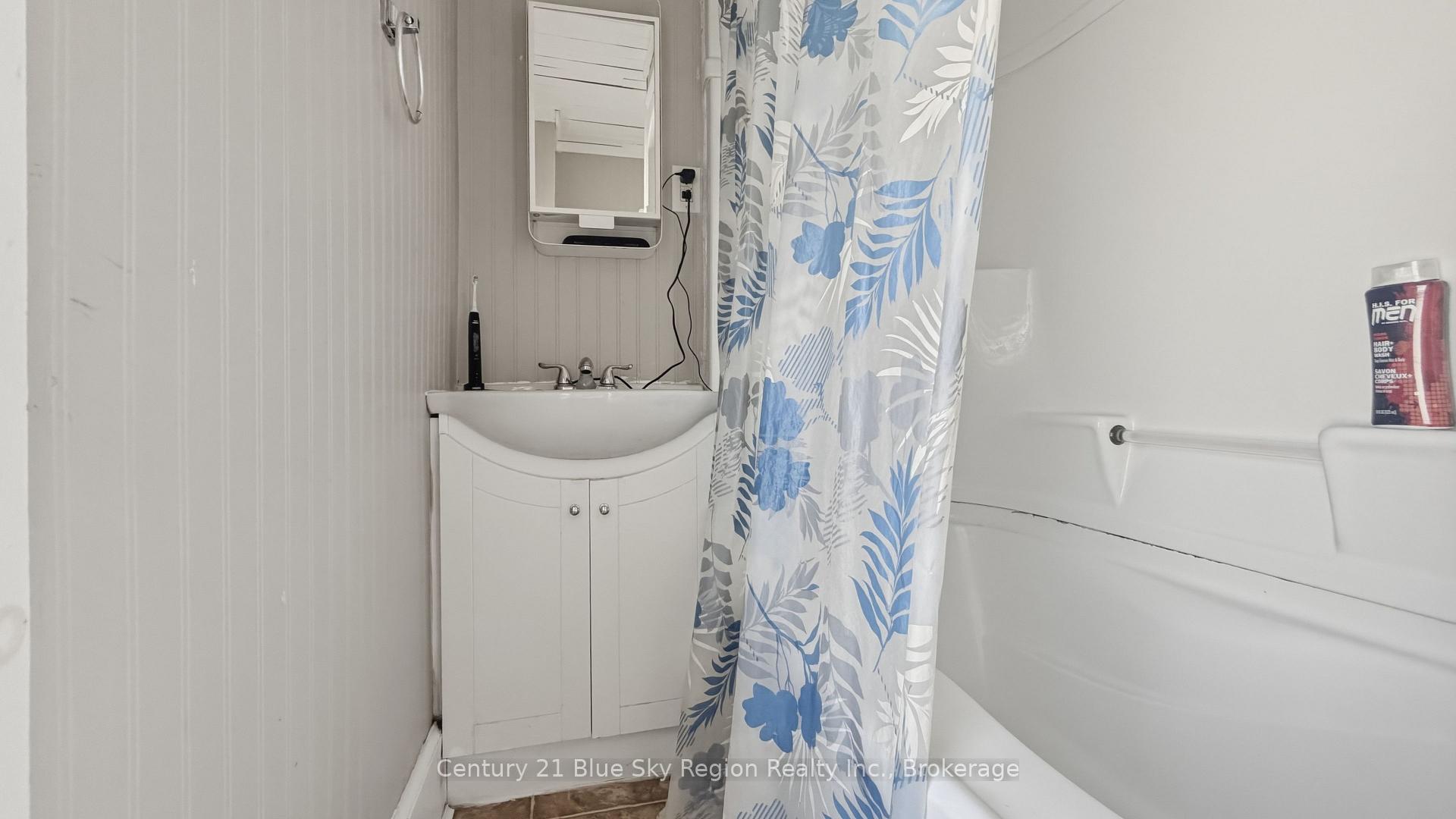 Photo 11 of 126 Third Avenue E, North Bay, Central — HOMEH