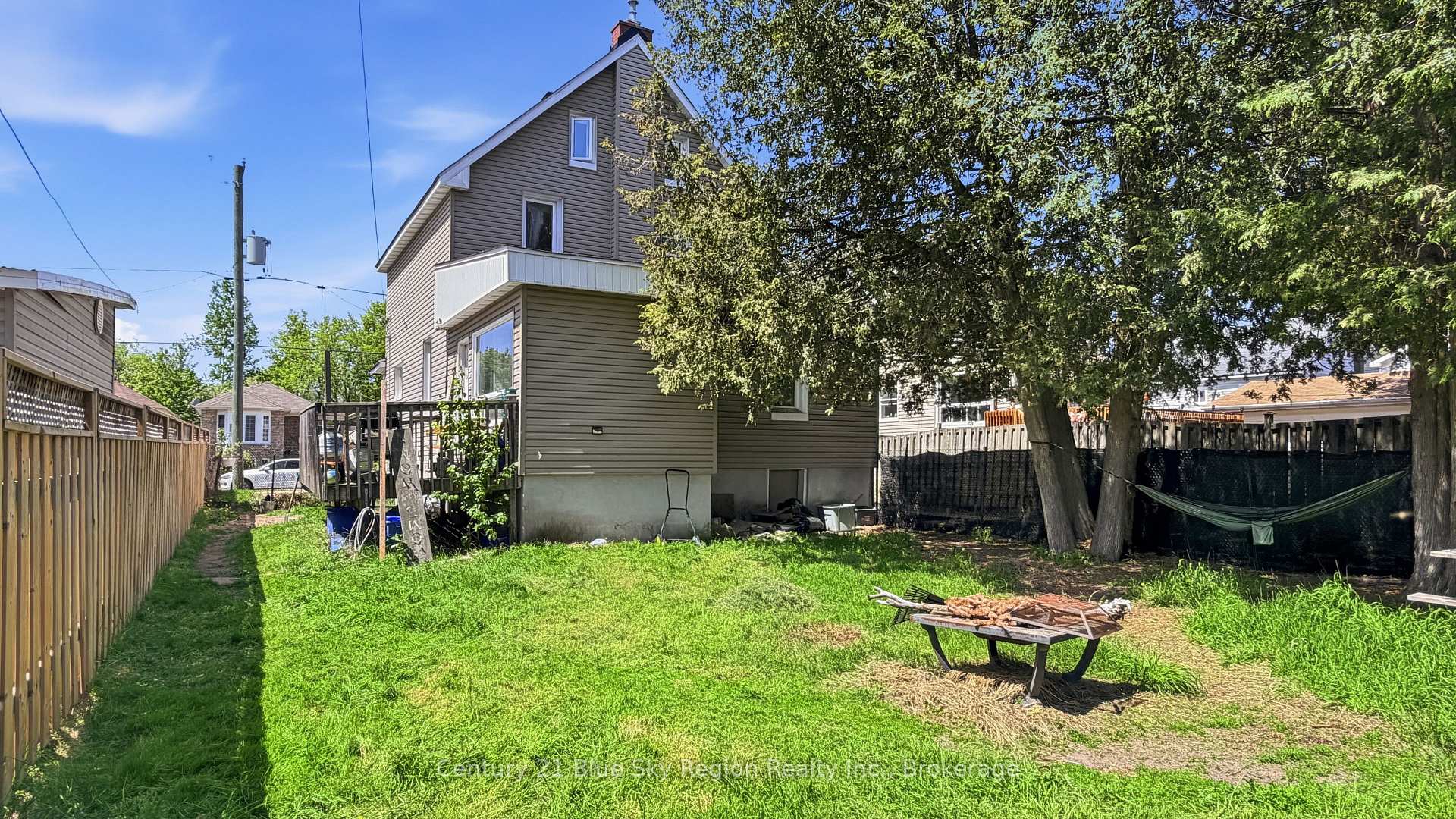Photo 16 of 126 Third Avenue E, North Bay, Central — HOMEH