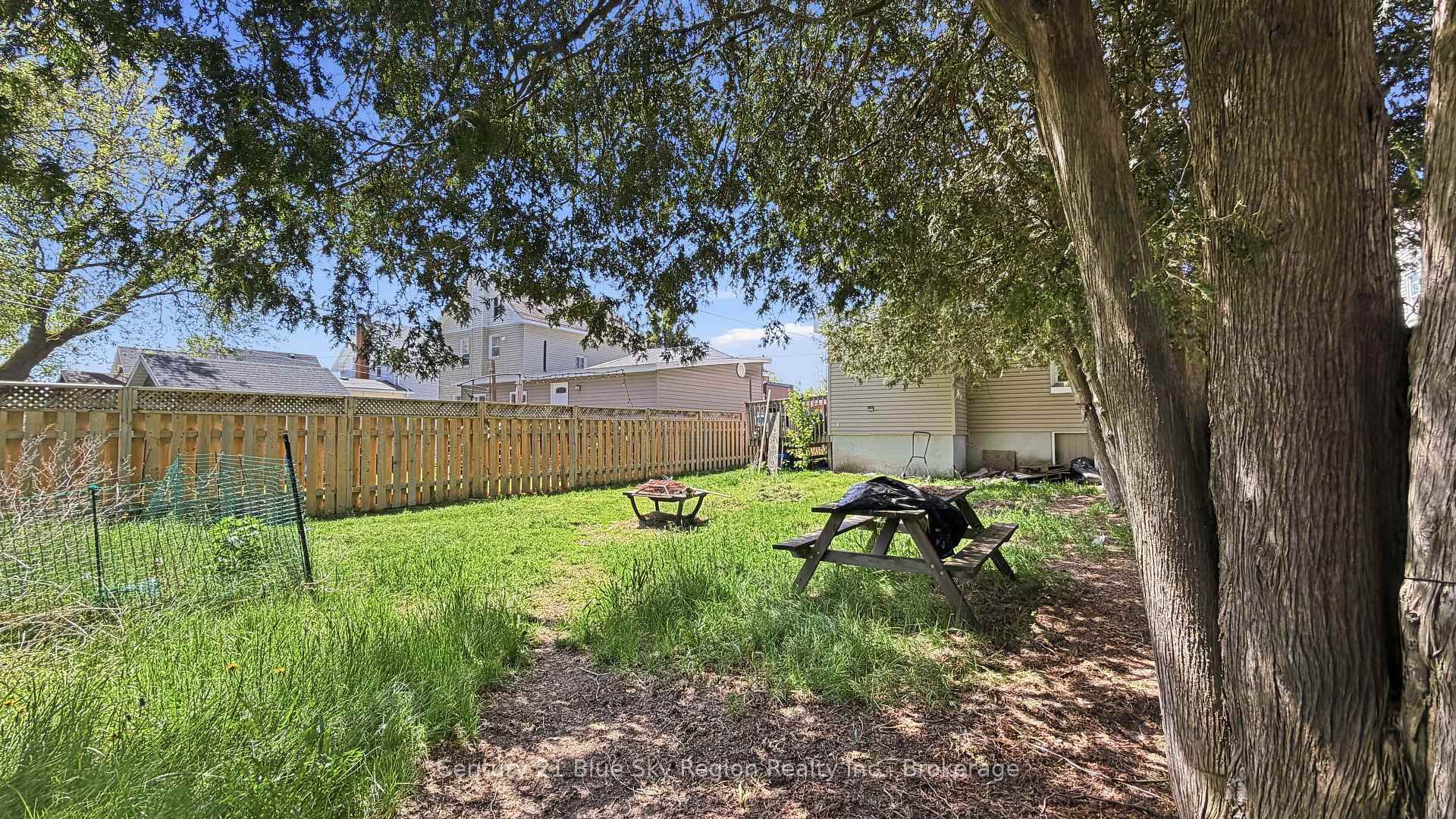 Photo 17 of 126 Third Avenue E, North Bay, Central — HOMEH