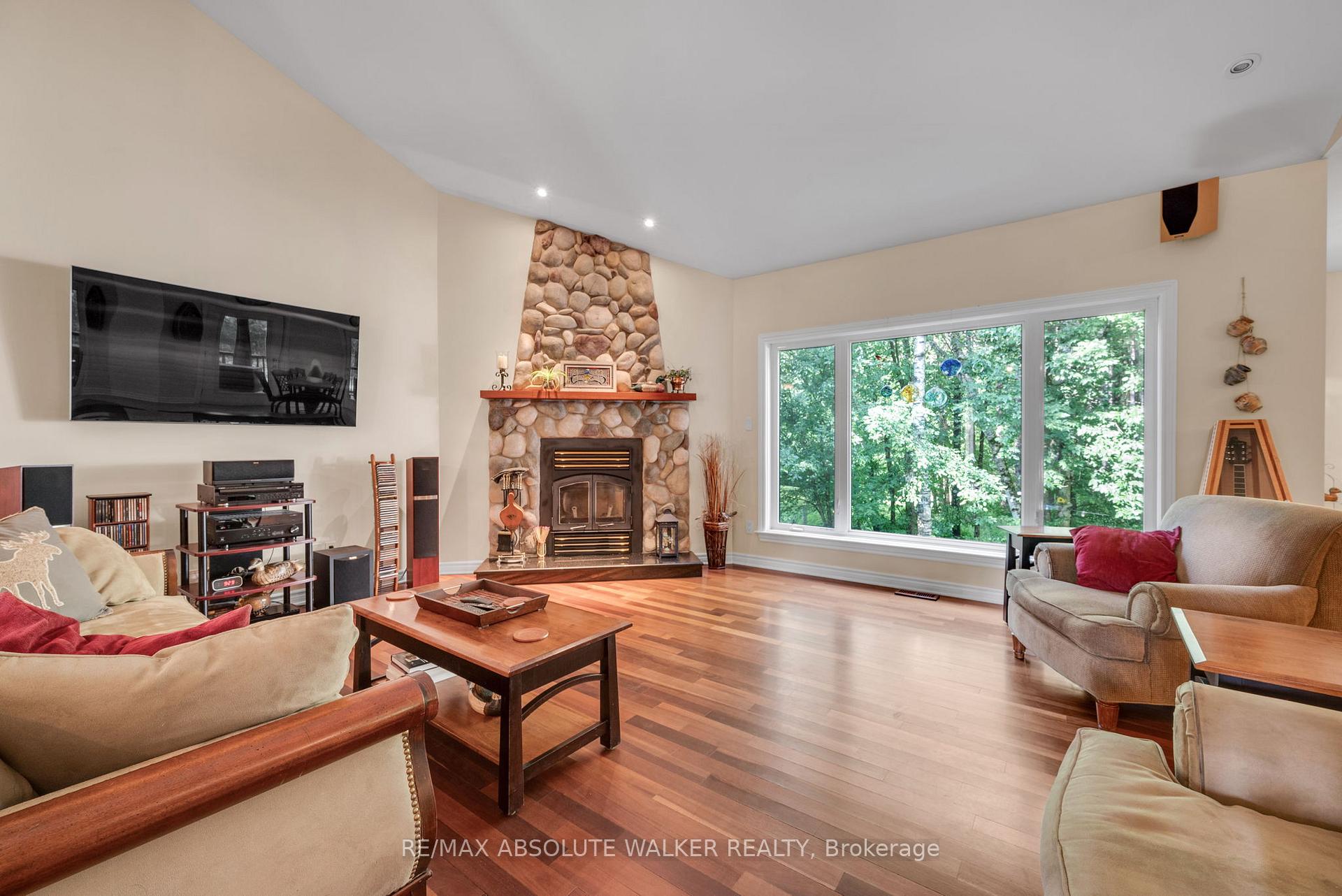 Photo 5 of 114 Hardwood Drive, Ottawa, Fitzroy Ward (South East) — HOMEH