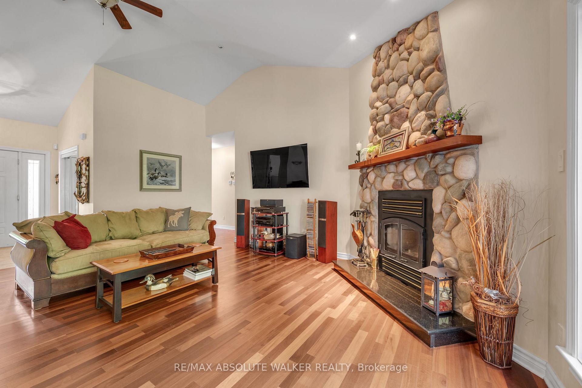 Photo 6 of 114 Hardwood Drive, Ottawa, Fitzroy Ward (South East) — HOMEH