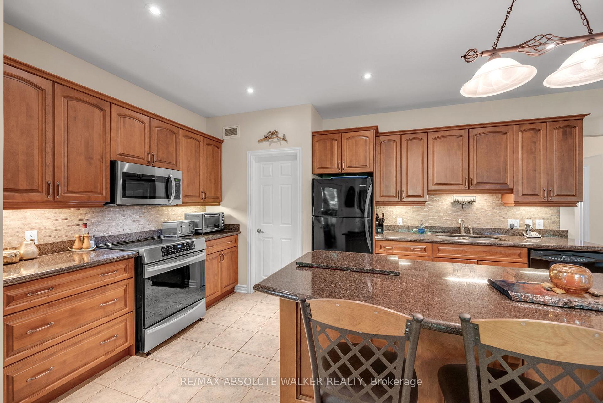 Photo 10 of 114 Hardwood Drive, Ottawa, Fitzroy Ward (South East) — HOMEH