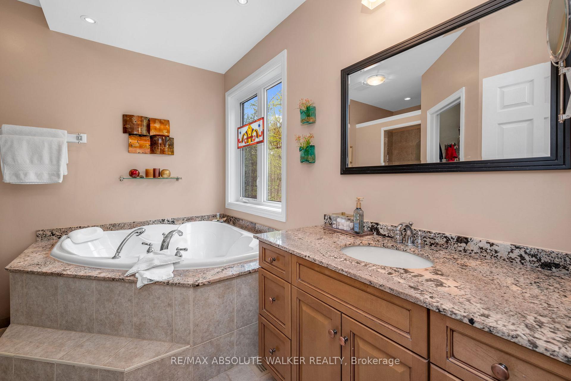 Photo 16 of 114 Hardwood Drive, Ottawa, Fitzroy Ward (South East) — HOMEH