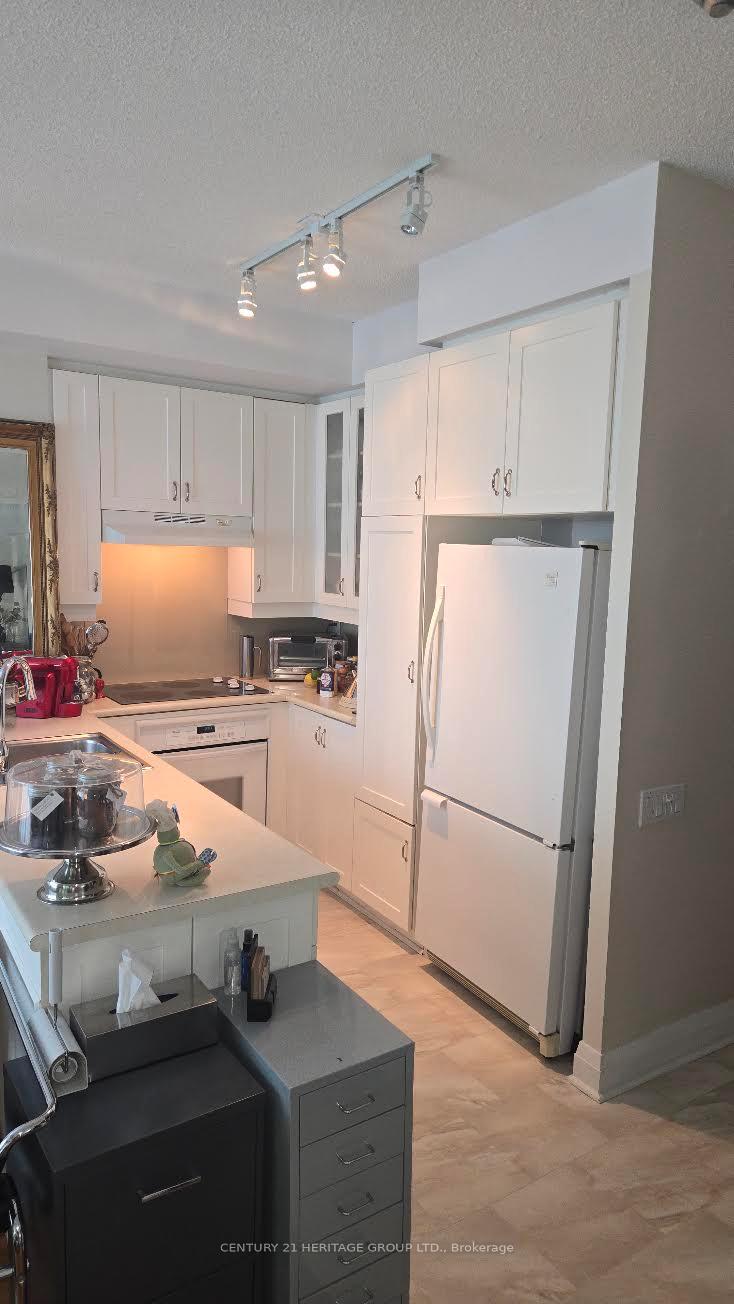 Photo 2 of Unit 312, 20 Scrivener Square, Toronto, Rosedale-Moore Park — HOMEH