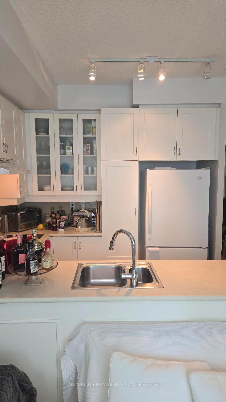 Photo 3 of Unit 312, 20 Scrivener Square, Toronto, Rosedale-Moore Park — HOMEH