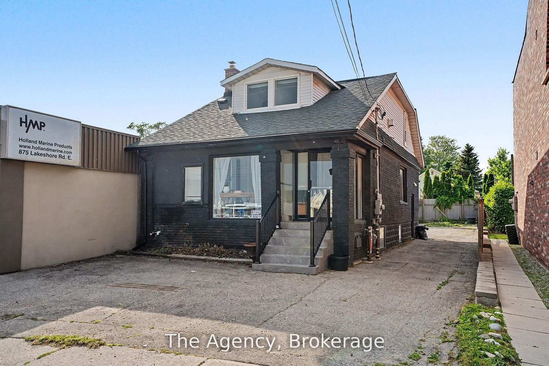 Photo 2 of 881 Lakeshore Road E, Mississauga, Lakeview — HOMEH