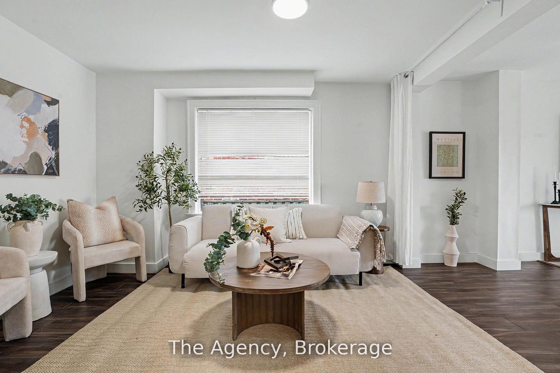 Photo 4 of 881 Lakeshore Road E, Mississauga, Lakeview — HOMEH