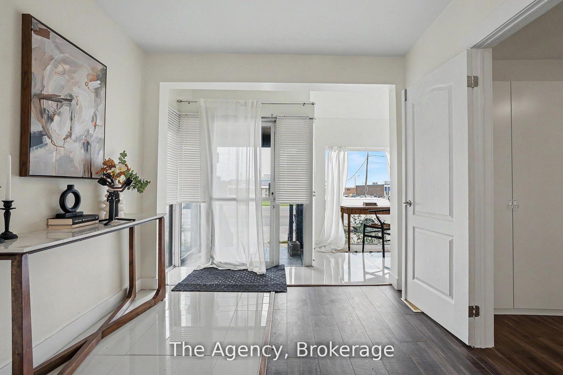 Photo 11 of 881 Lakeshore Road E, Mississauga, Lakeview — HOMEH