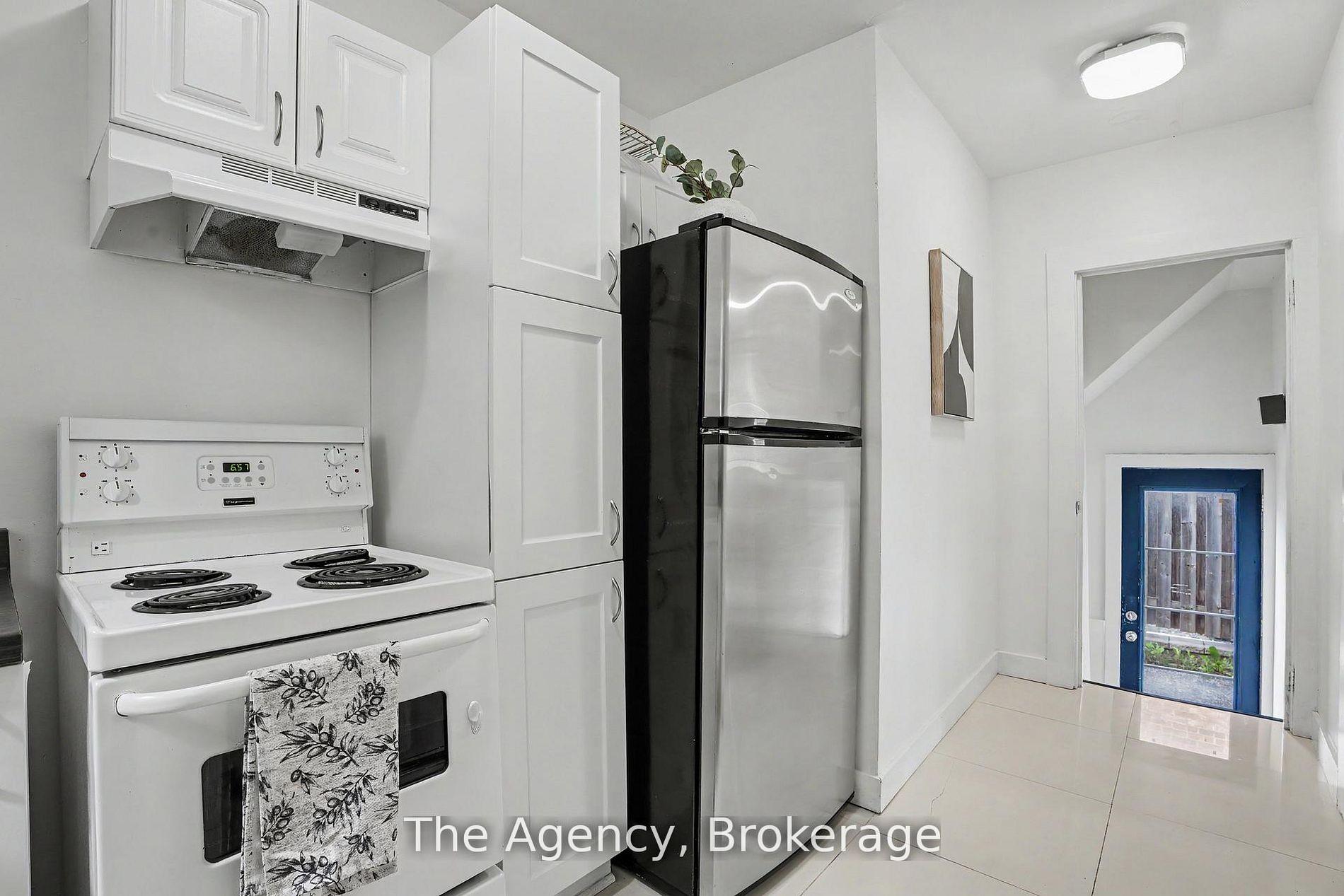 Photo 19 of 881 Lakeshore Road E, Mississauga, Lakeview — HOMEH