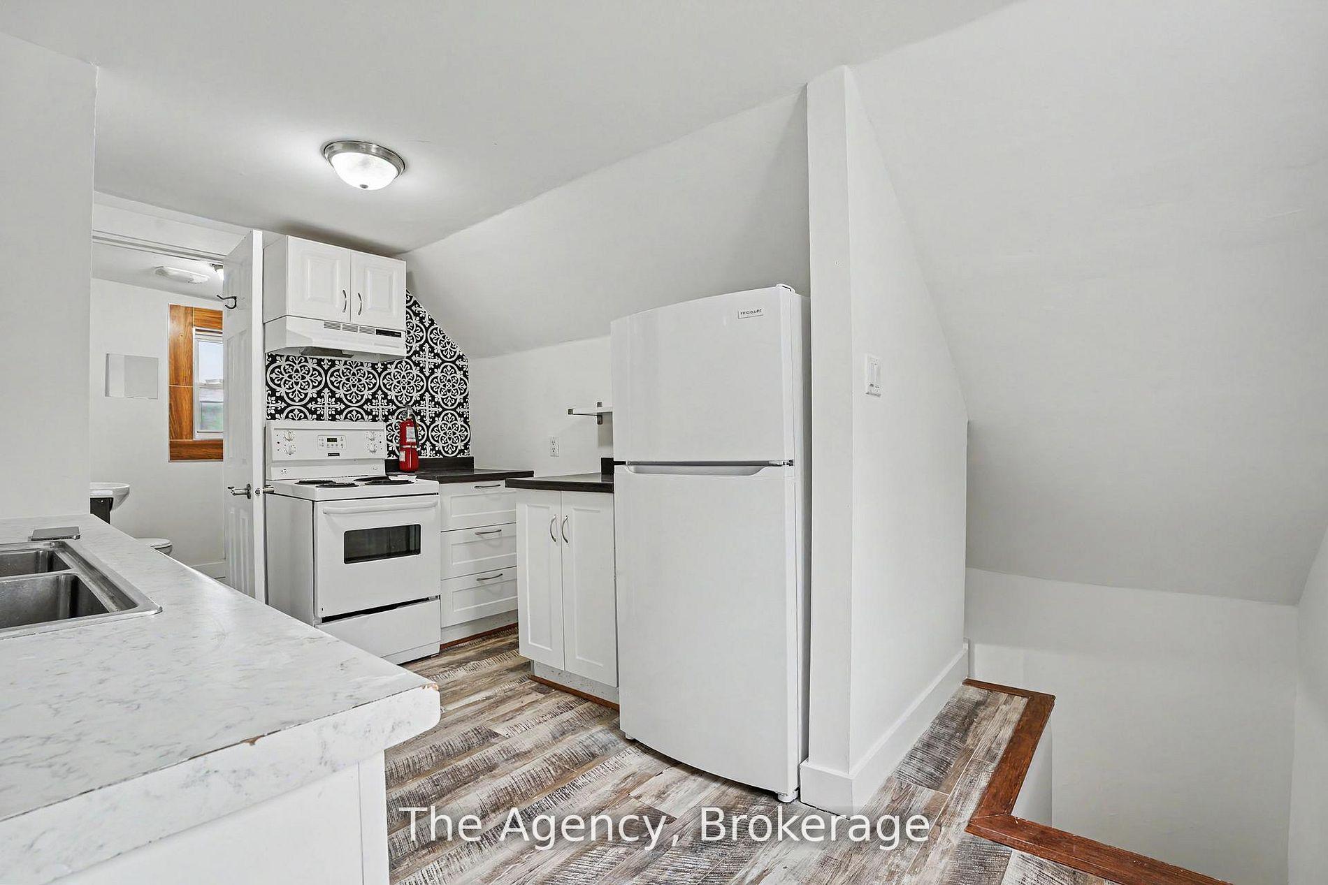 Photo 30 of 881 Lakeshore Road E, Mississauga, Lakeview — HOMEH