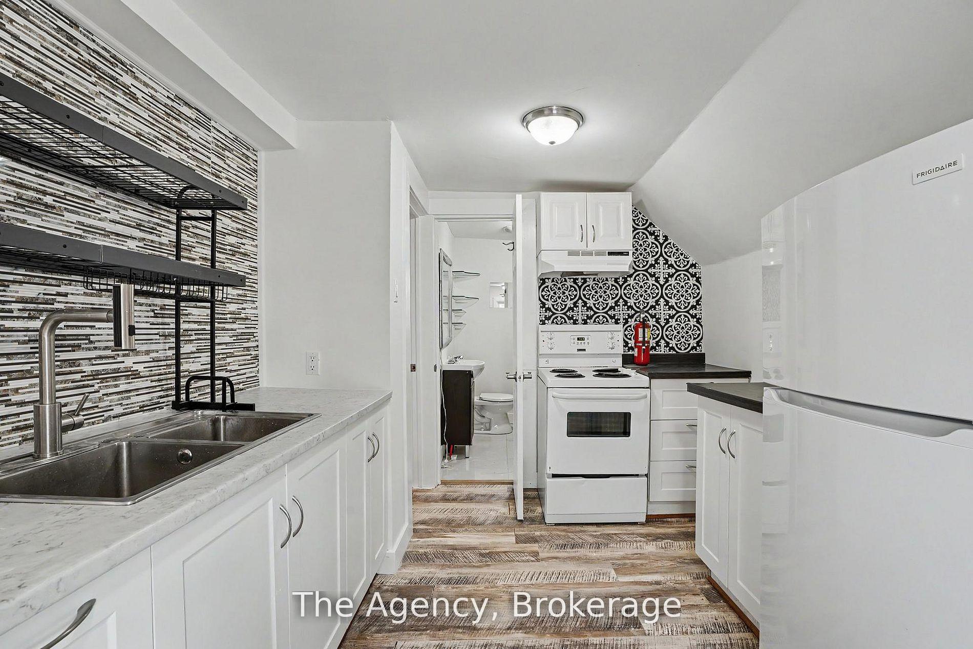 Photo 31 of 881 Lakeshore Road E, Mississauga, Lakeview — HOMEH