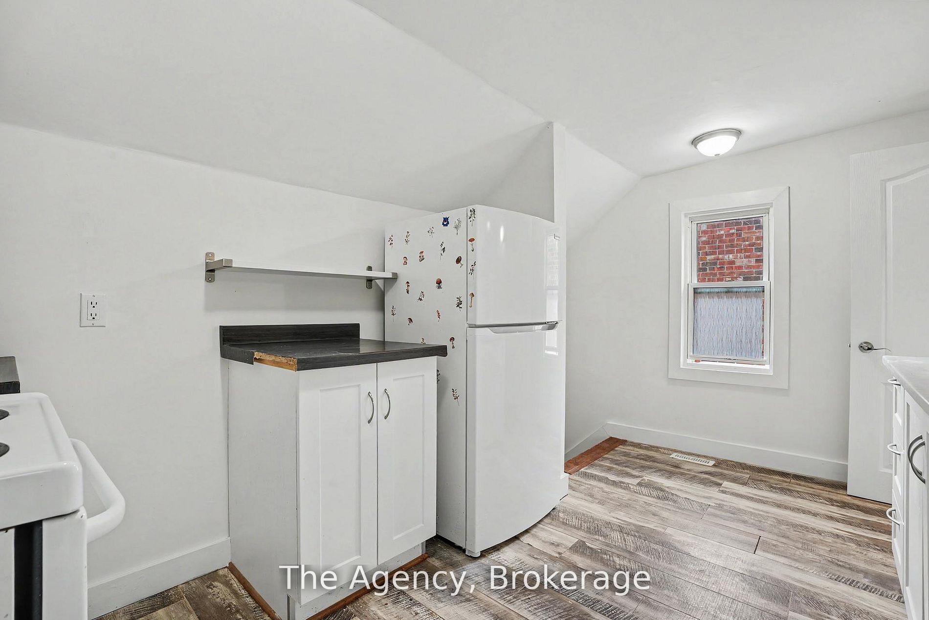 Photo 32 of 881 Lakeshore Road E, Mississauga, Lakeview — HOMEH