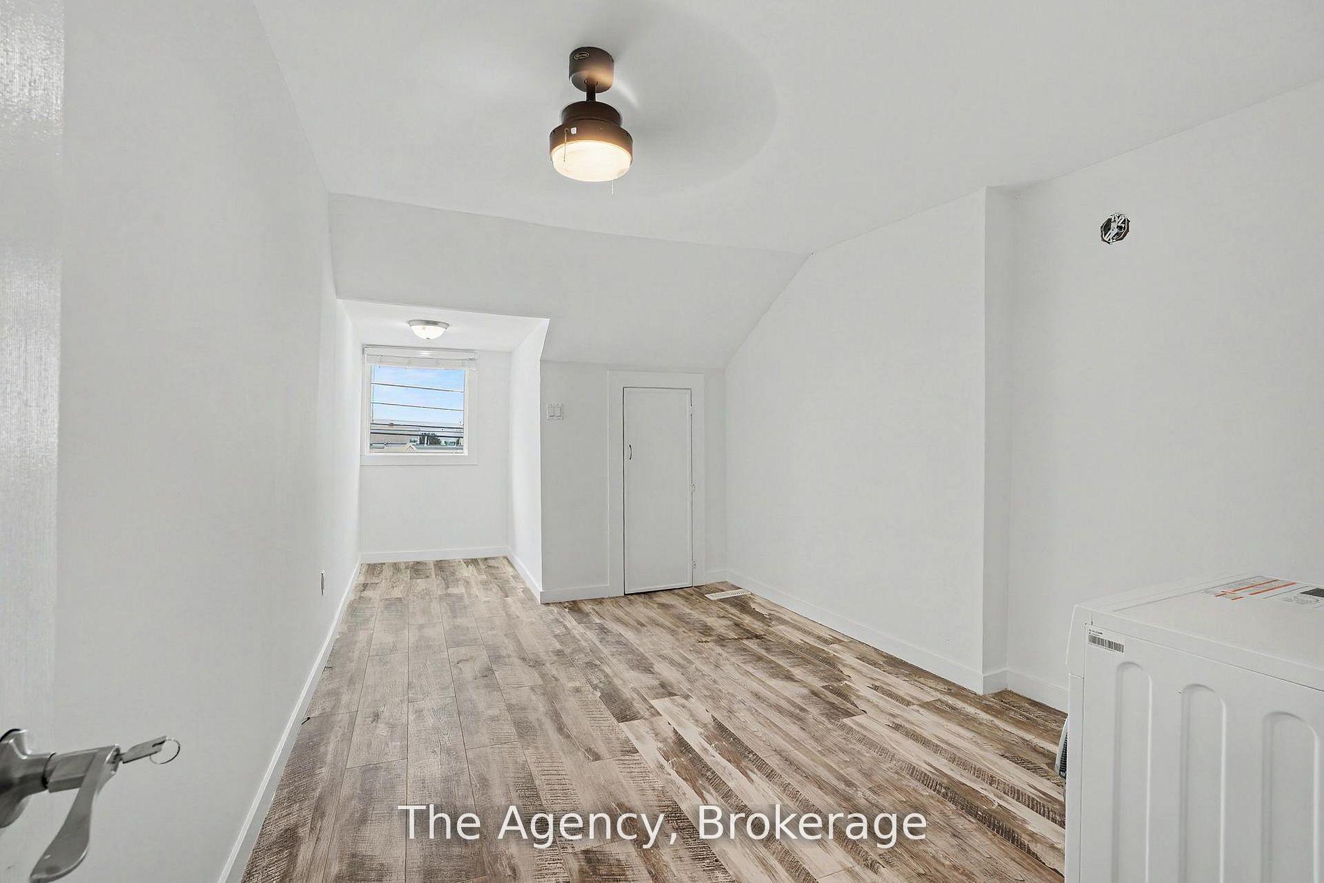 Photo 33 of 881 Lakeshore Road E, Mississauga, Lakeview — HOMEH