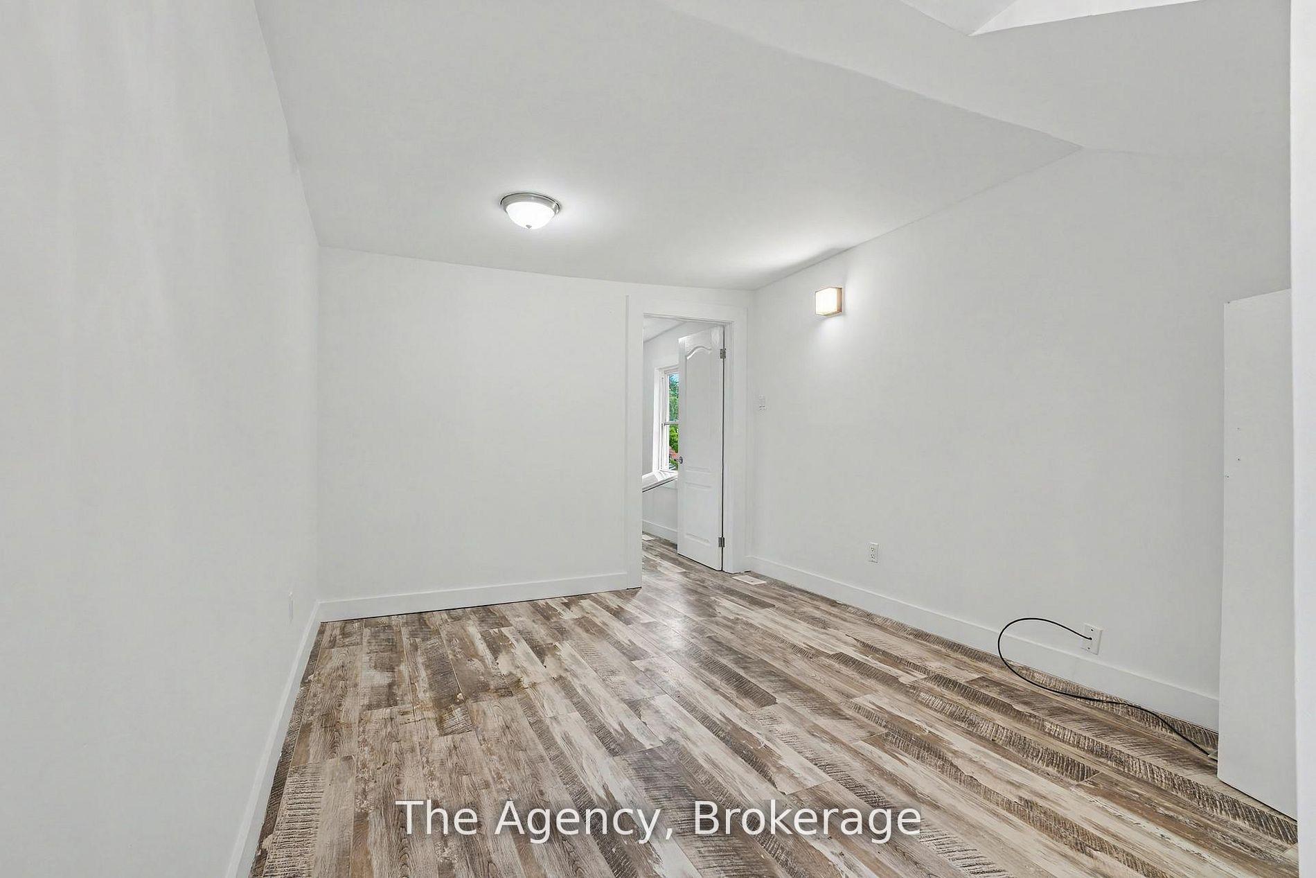 Photo 36 of 881 Lakeshore Road E, Mississauga, Lakeview — HOMEH