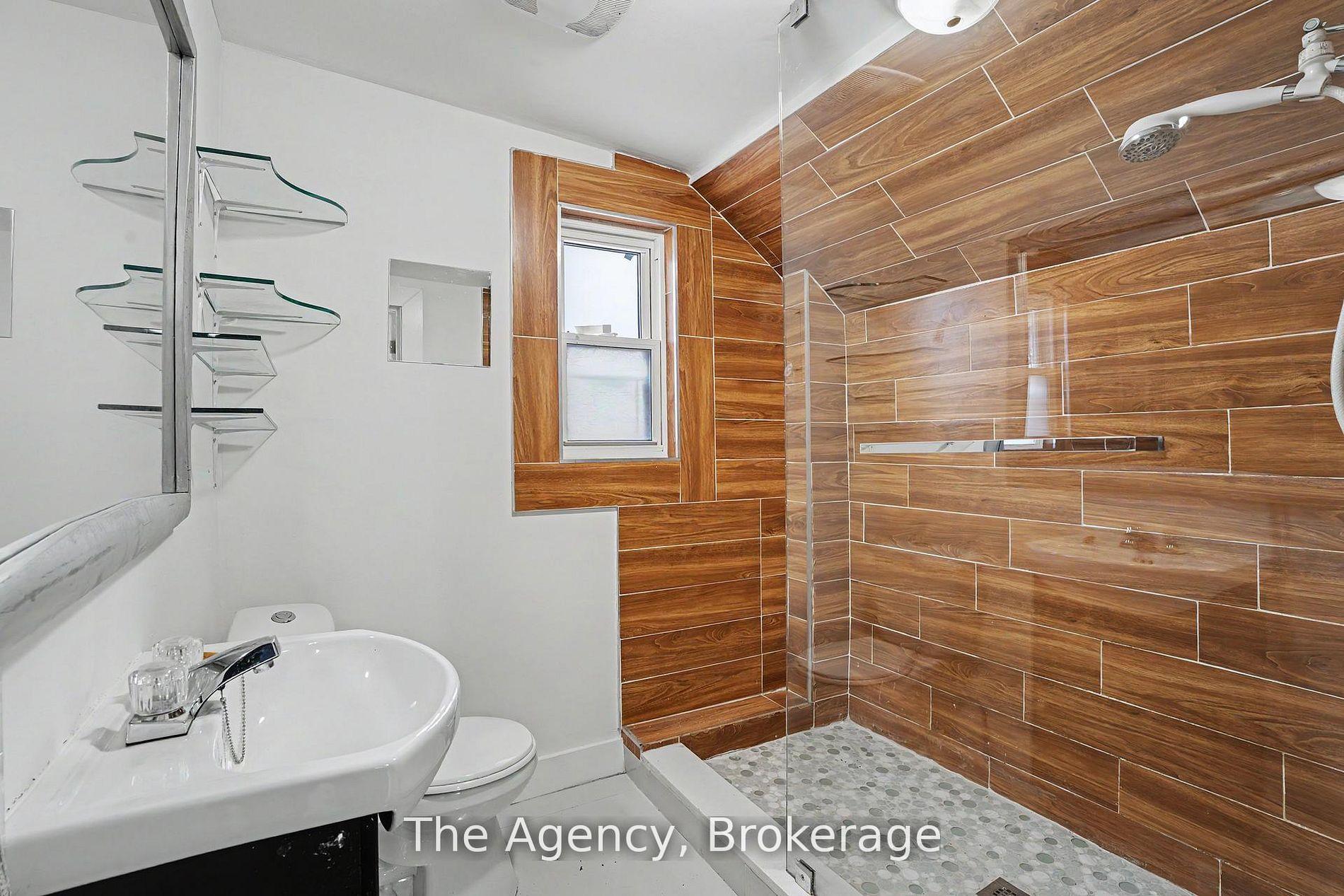 Photo 37 of 881 Lakeshore Road E, Mississauga, Lakeview — HOMEH