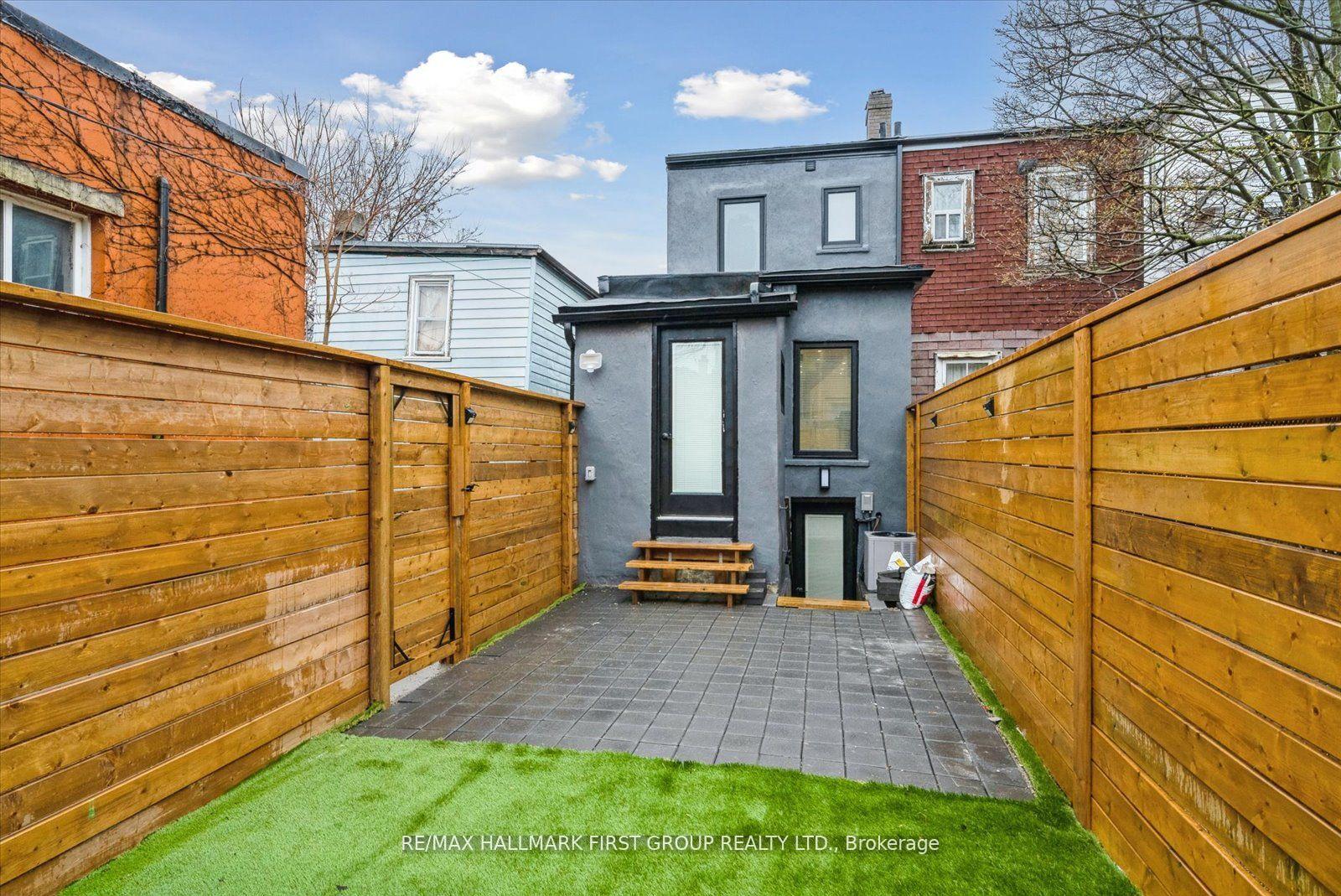 Photo 2 of Unit Lower, 285 Rhodes Avenue, Toronto, Greenwood-Coxwell — HOMEH