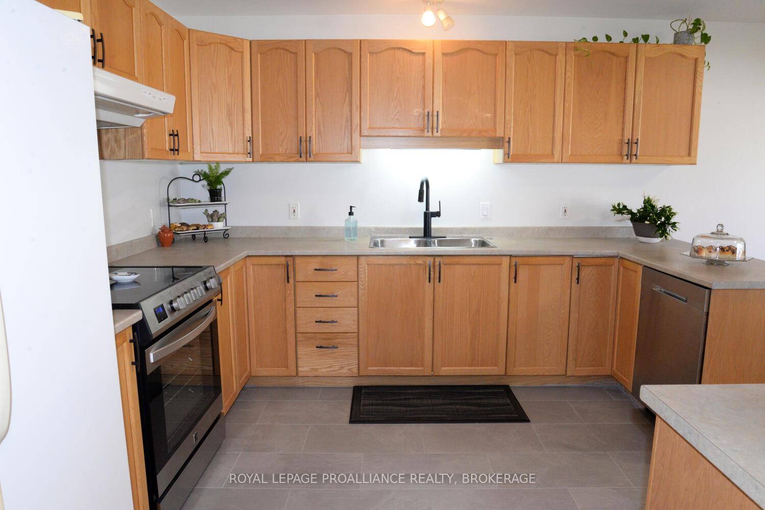 Photo 12 of 166 Ellesmeer Avenue, Kingston, City Northwest — HOMEH