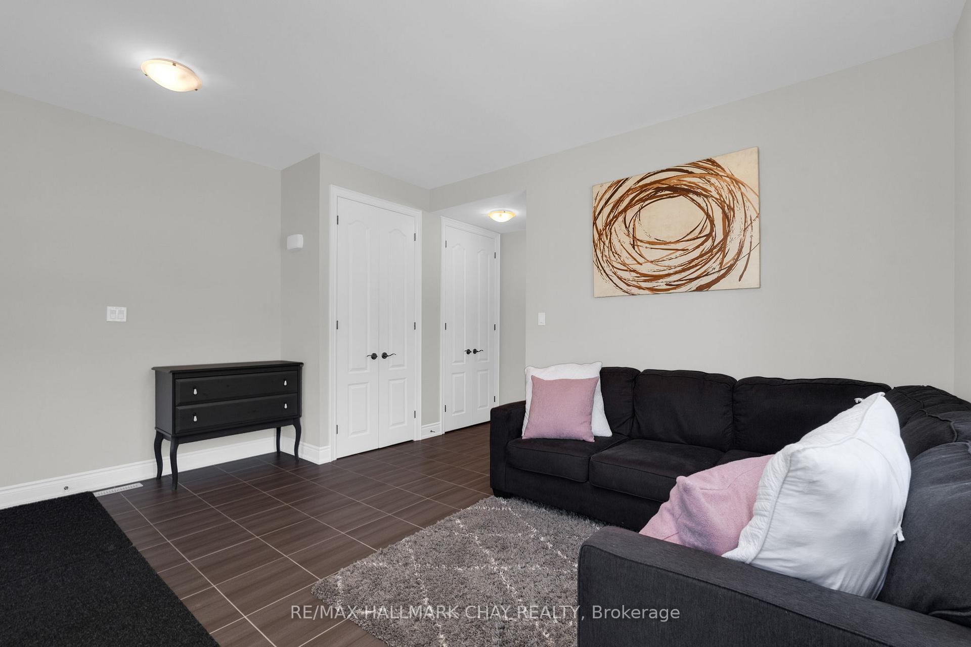 Photo 4 of 69 Prince George Crescent, Barrie, Innis-Shore — HOMEH