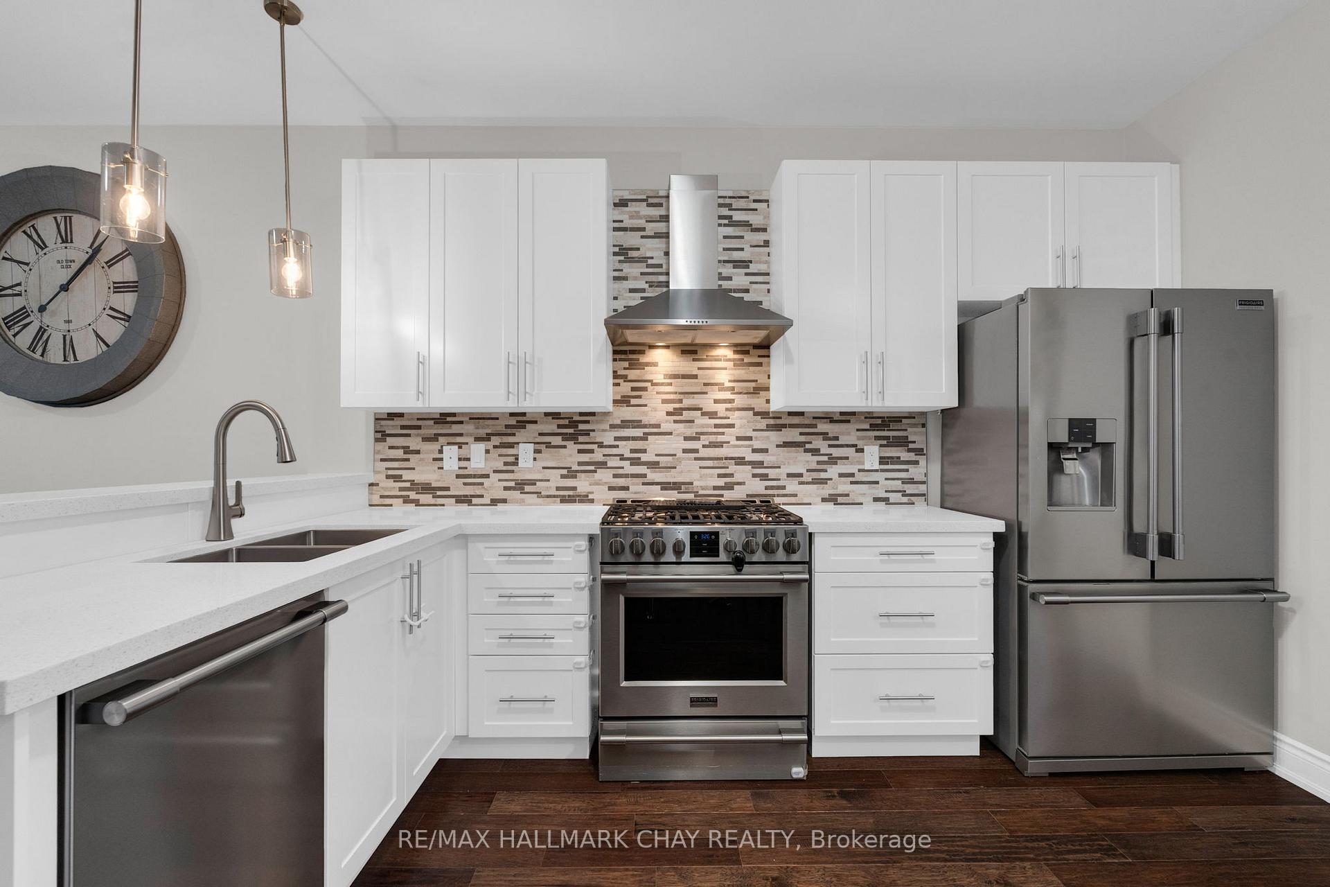 Photo 6 of 69 Prince George Crescent, Barrie, Innis-Shore — HOMEH