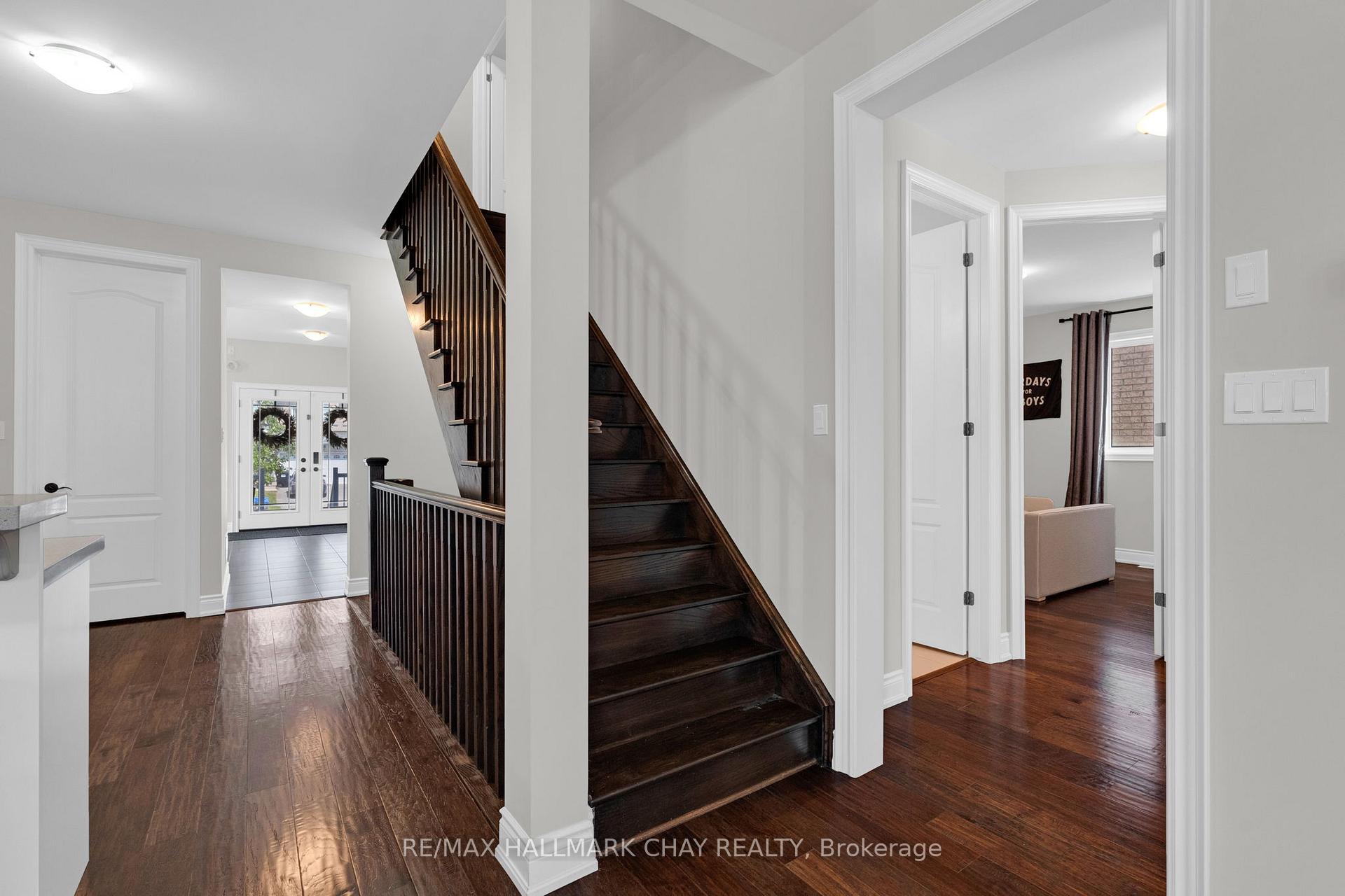 Photo 9 of 69 Prince George Crescent, Barrie, Innis-Shore — HOMEH