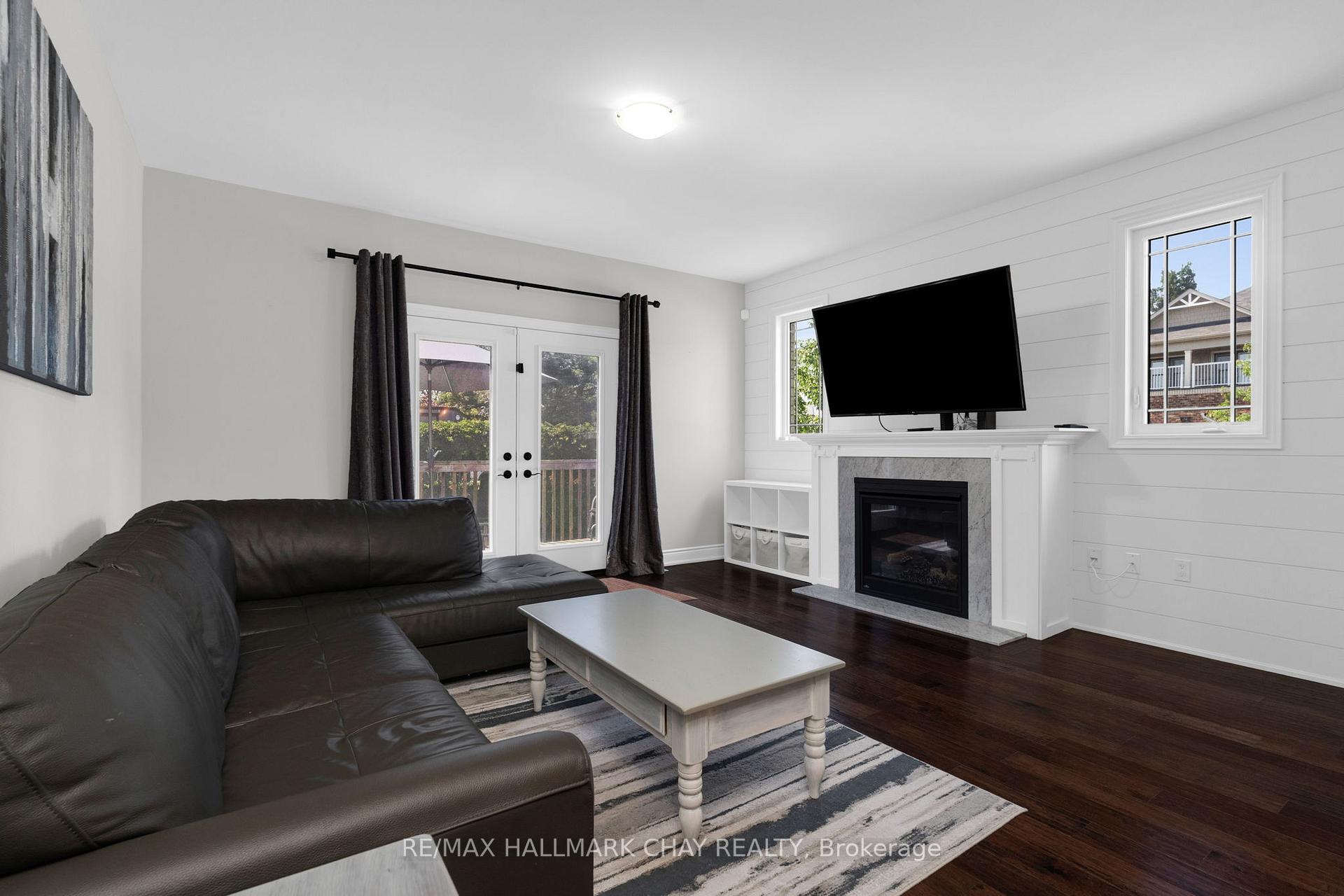Photo 10 of 69 Prince George Crescent, Barrie, Innis-Shore — HOMEH