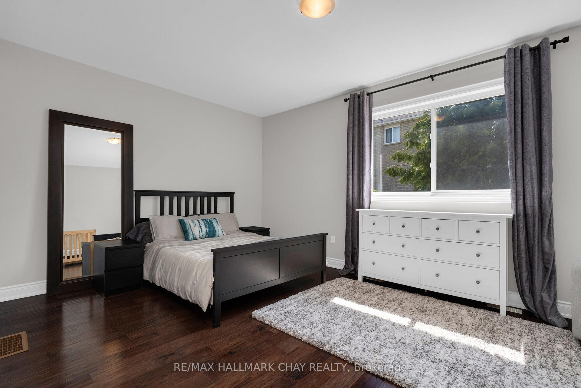 Photo 13 of 69 Prince George Crescent, Barrie, Innis-Shore — HOMEH