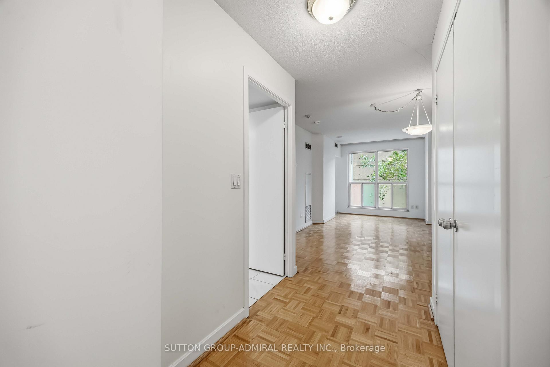 Photo 2 of Unit 1713, 8 Park Road, Toronto, Rosedale-Moore Park — HOMEH