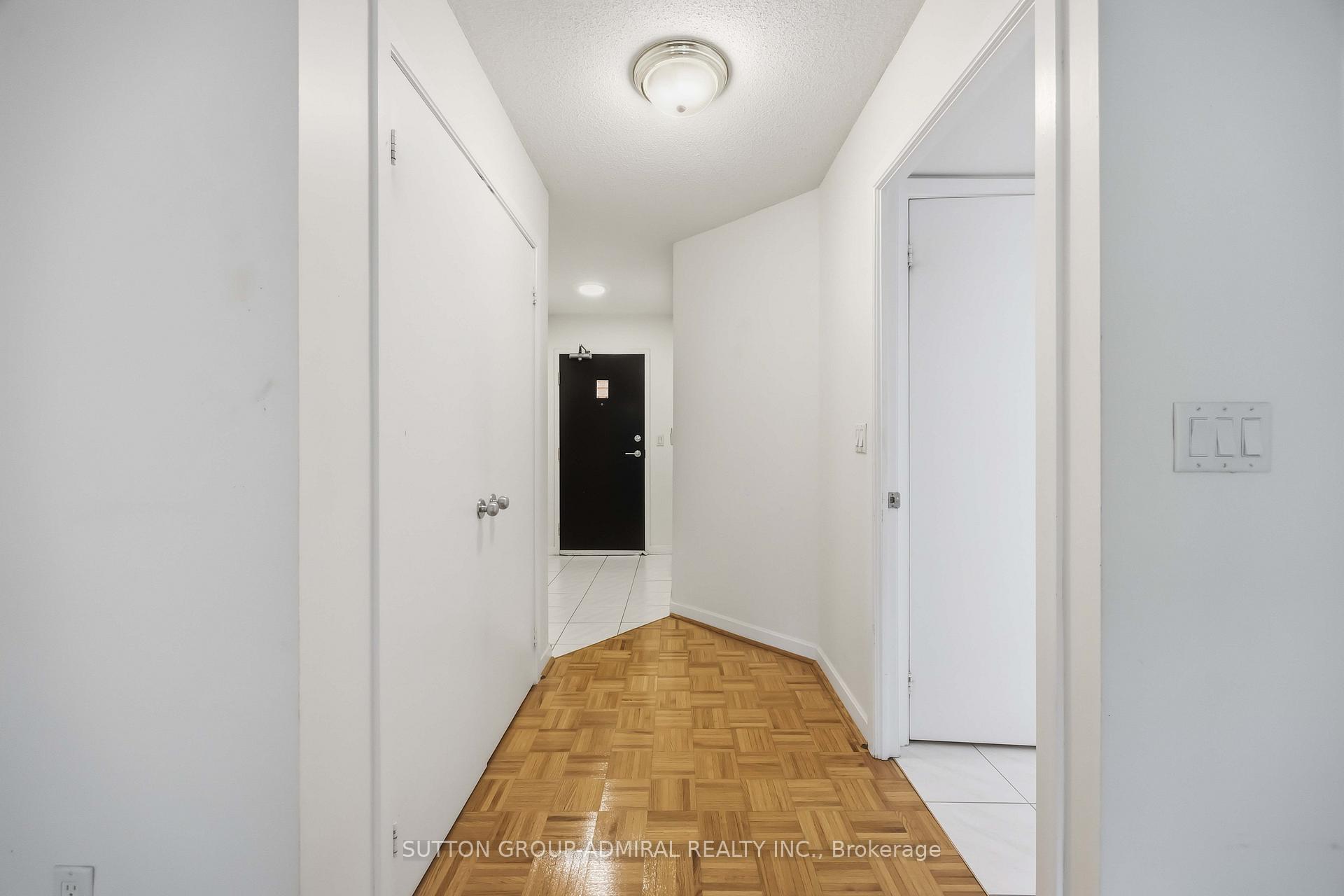 Photo 3 of Unit 1713, 8 Park Road, Toronto, Rosedale-Moore Park — HOMEH