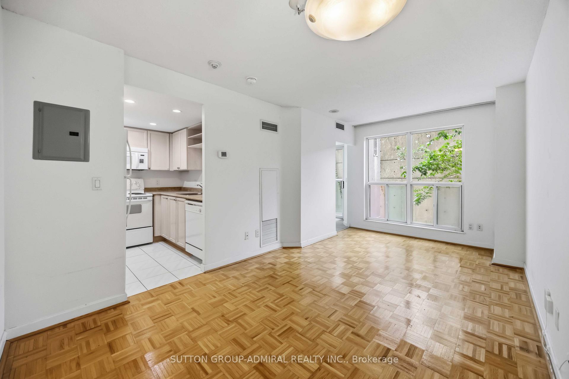 Photo 5 of Unit 1713, 8 Park Road, Toronto, Rosedale-Moore Park — HOMEH