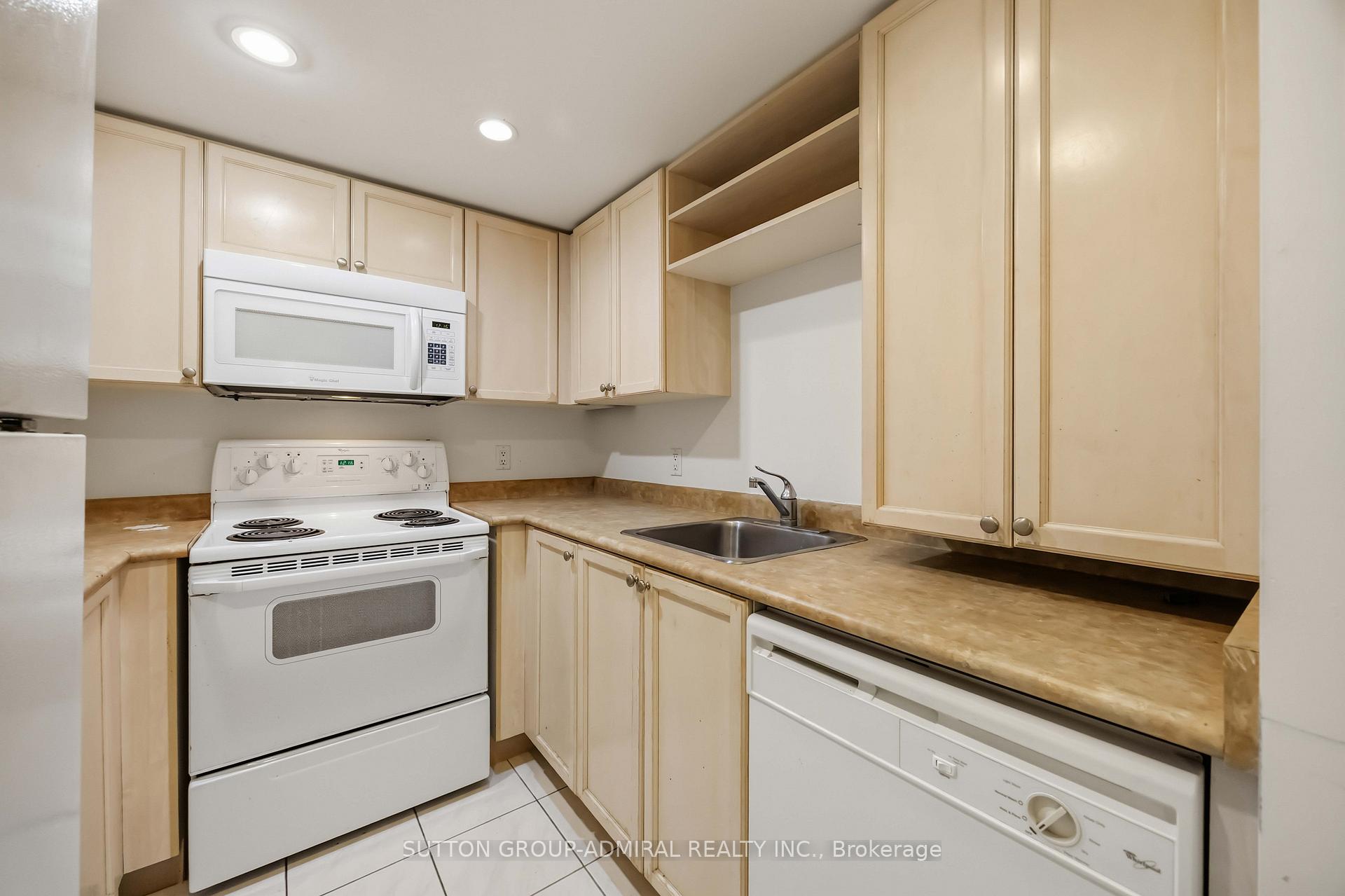 Photo 13 of Unit 1713, 8 Park Road, Toronto, Rosedale-Moore Park — HOMEH