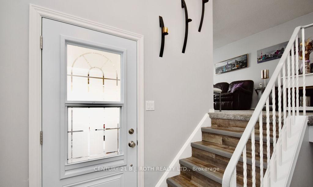 Photo 3 of 47 D'ambrosio Drive, Barrie, Painswick North — HOMEH