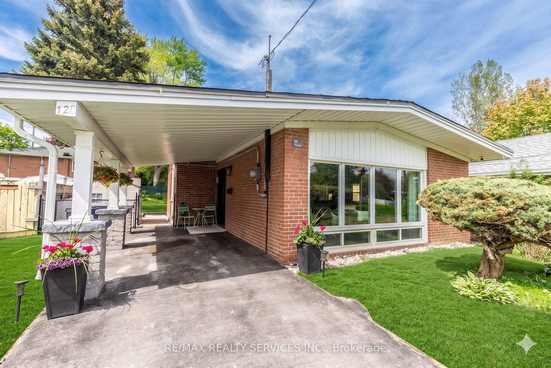 Front of 126 Roebuck Drive