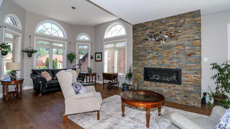 Photo 4 of 16 Cherry Sands Crescent, Wasaga Beach — HOMEH