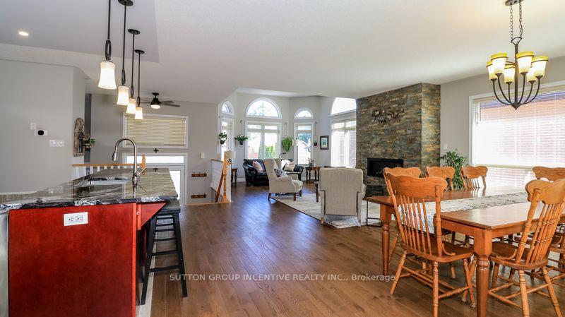 Photo 10 of 16 Cherry Sands Crescent, Wasaga Beach — HOMEH