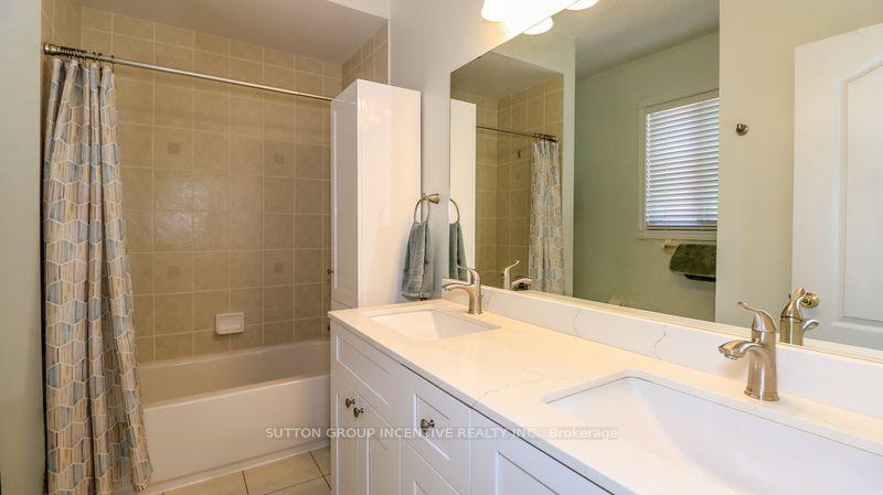 Photo 14 of 16 Cherry Sands Crescent, Wasaga Beach — HOMEH