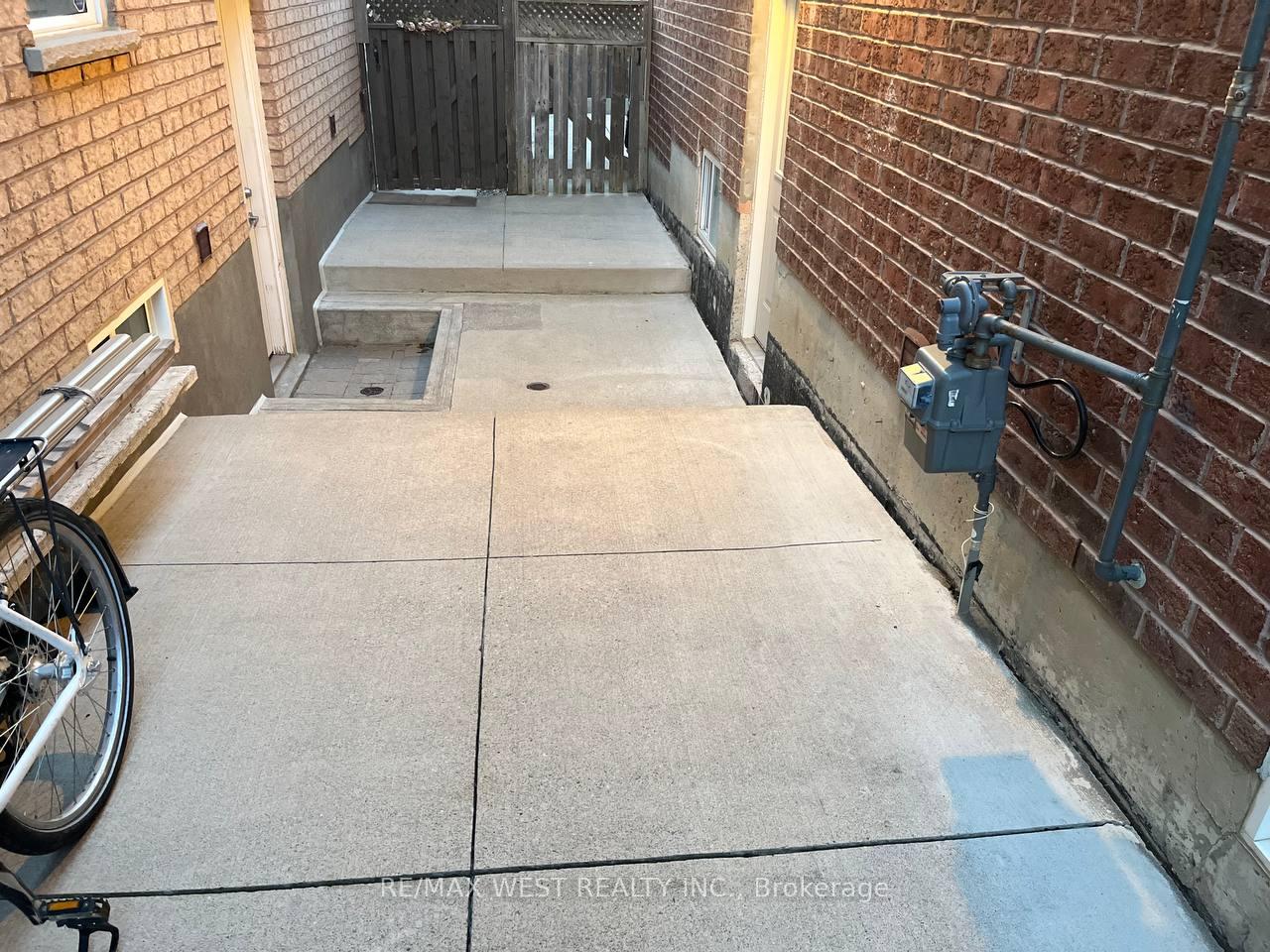 Photo 2 of Unit Lower, 157 Hollywood Hill Circle, Vaughan, Vellore Village — HOMEH