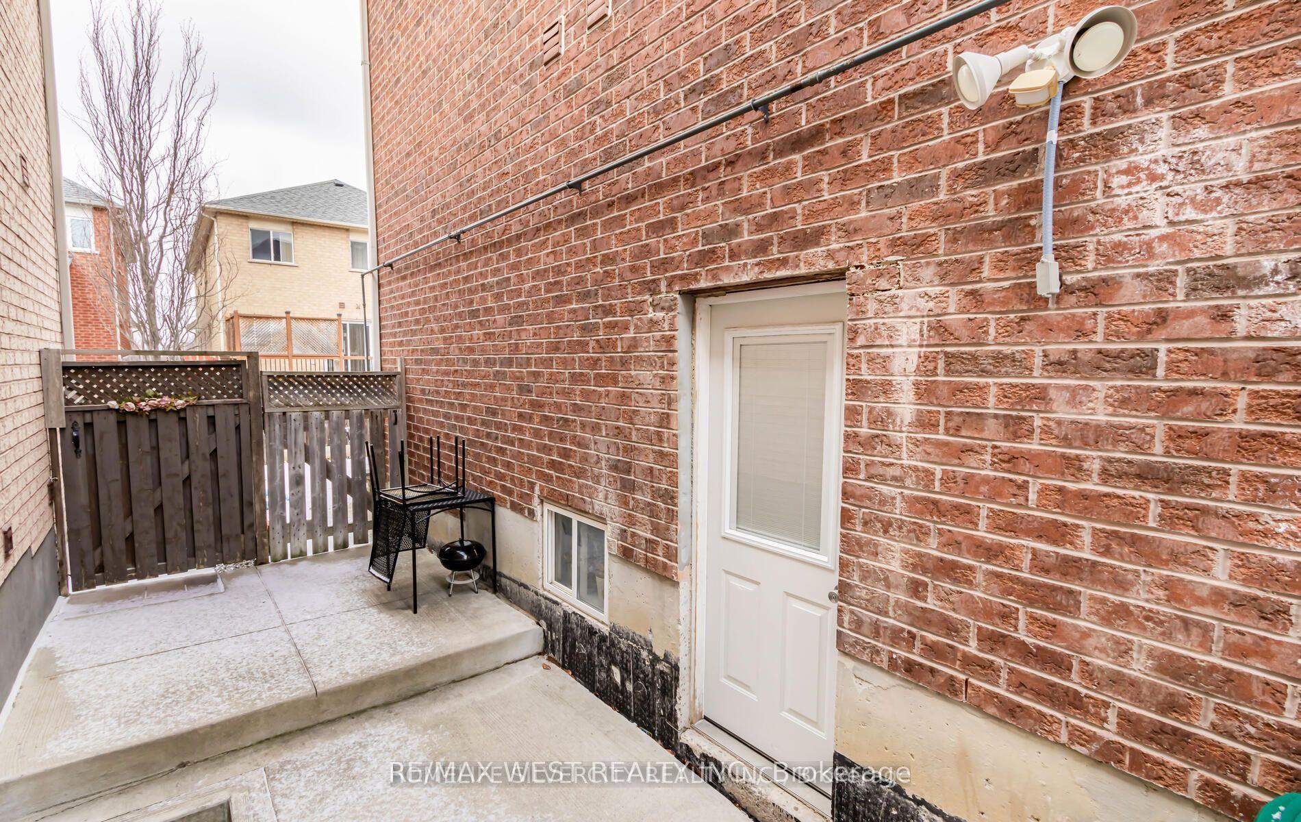 Photo 3 of Unit Lower, 157 Hollywood Hill Circle, Vaughan, Vellore Village — HOMEH