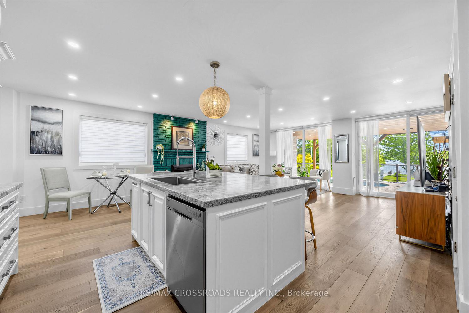 Photo 12 of 661 Front Road, Pickering, Bay Ridges — HOMEH