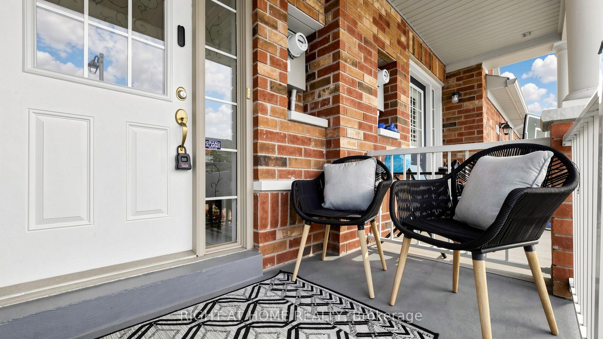 Photo 2 of 80 Barr Crescent, Aurora, Bayview Northeast — HOMEH