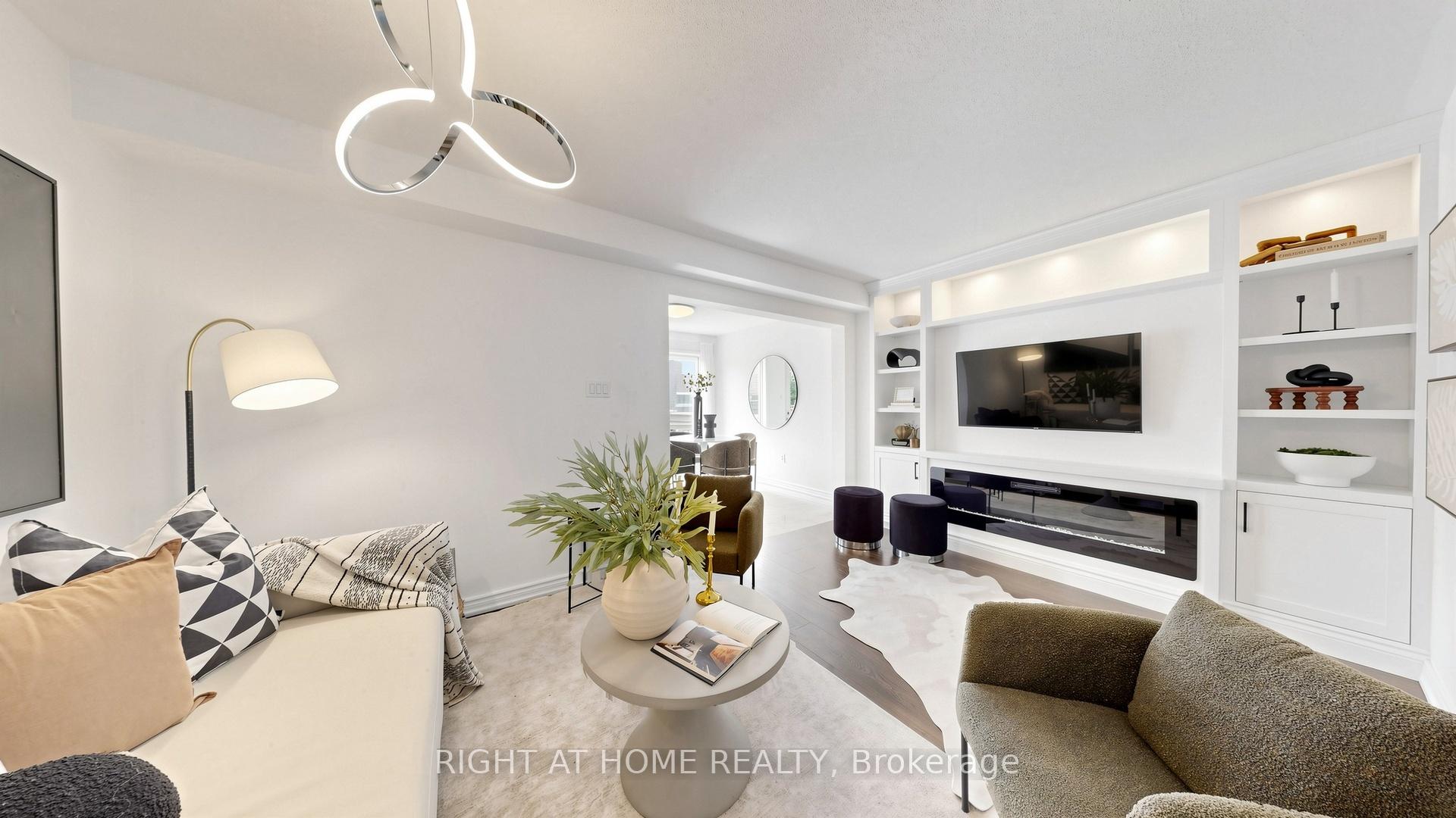 Photo 6 of 80 Barr Crescent, Aurora, Bayview Northeast — HOMEH